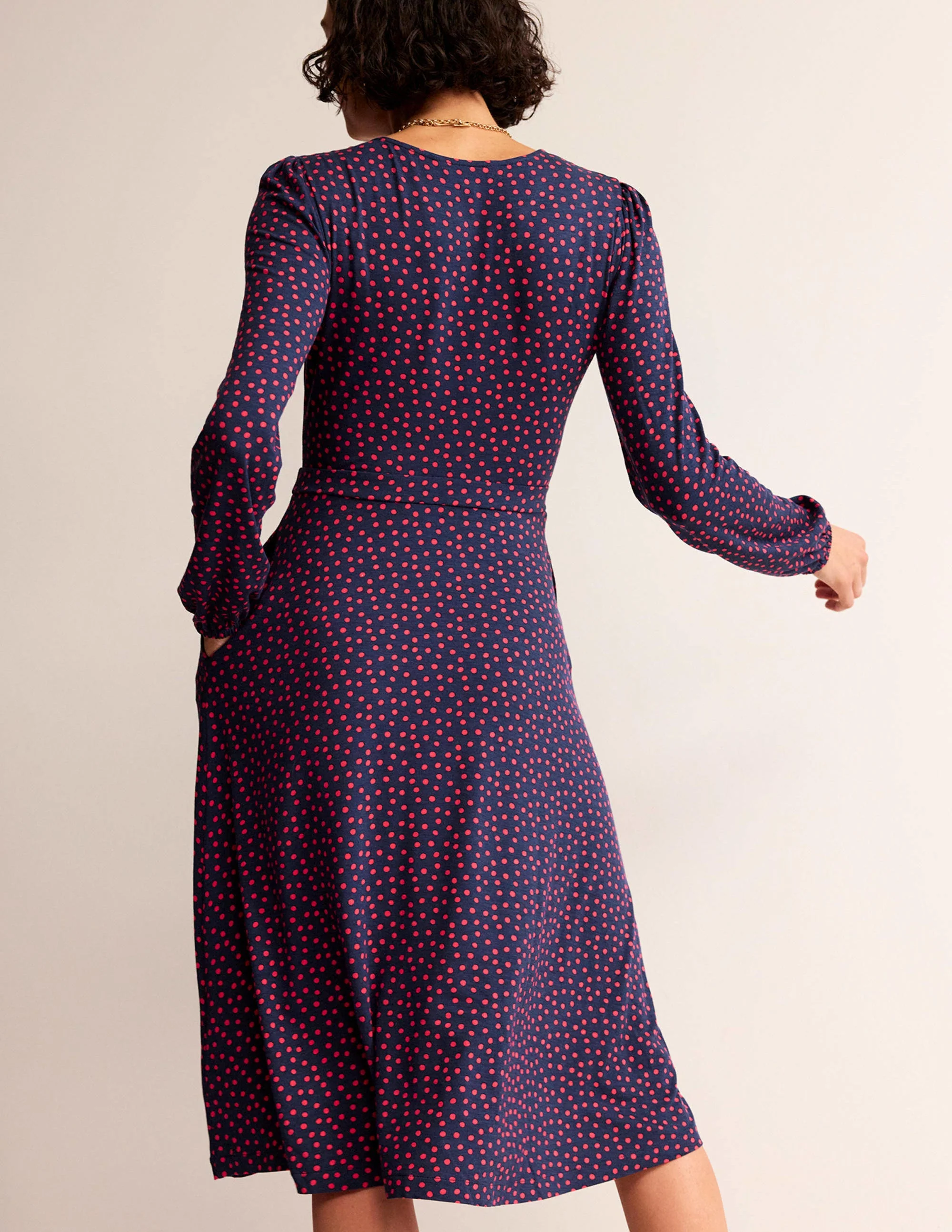 Camille Midikleid aus Jersey-Pfingstrose, Abstrakt Punkte - Image 3