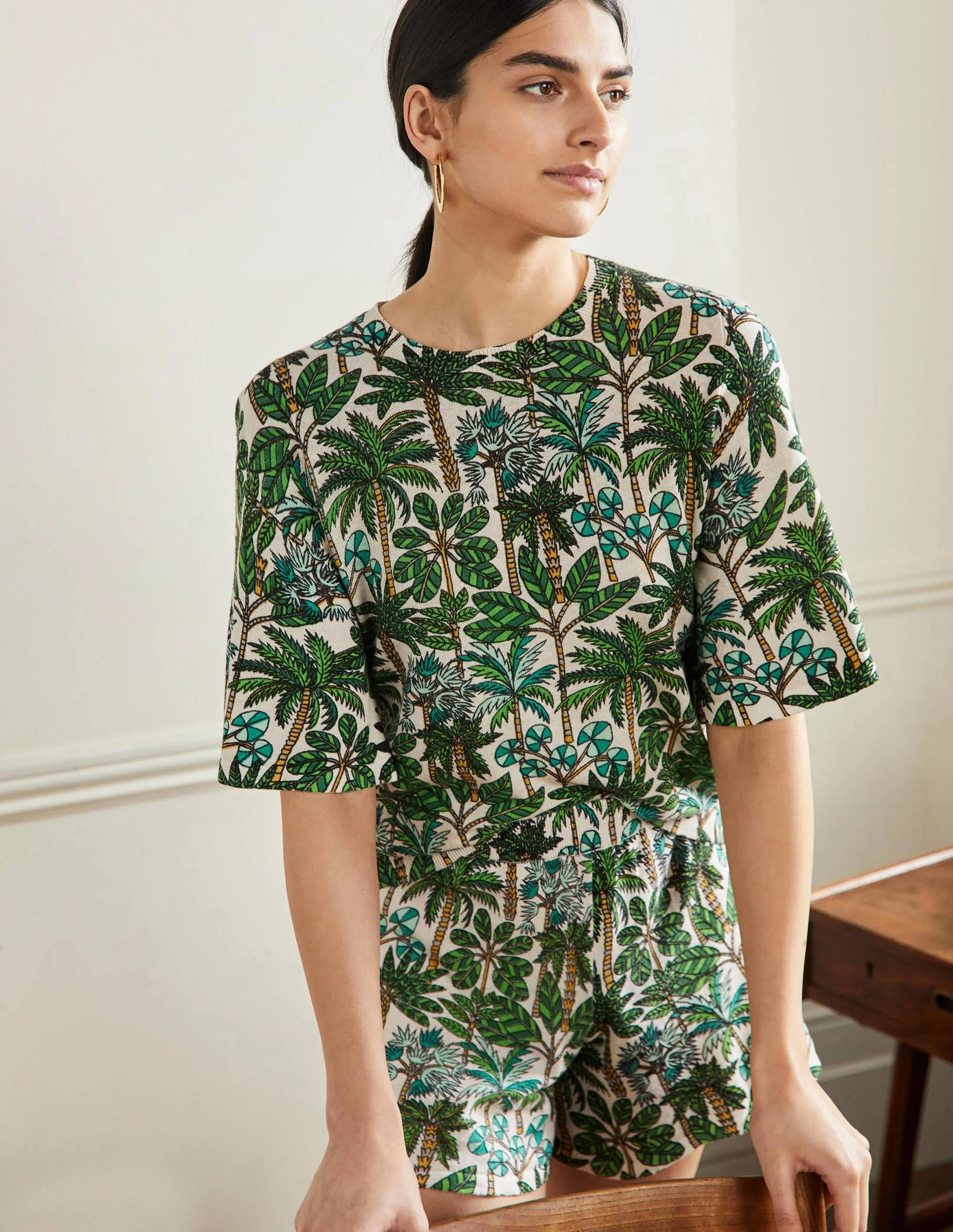 Cara Strick-T-Shirt-Naturweiß, Palmenwald - Image 4