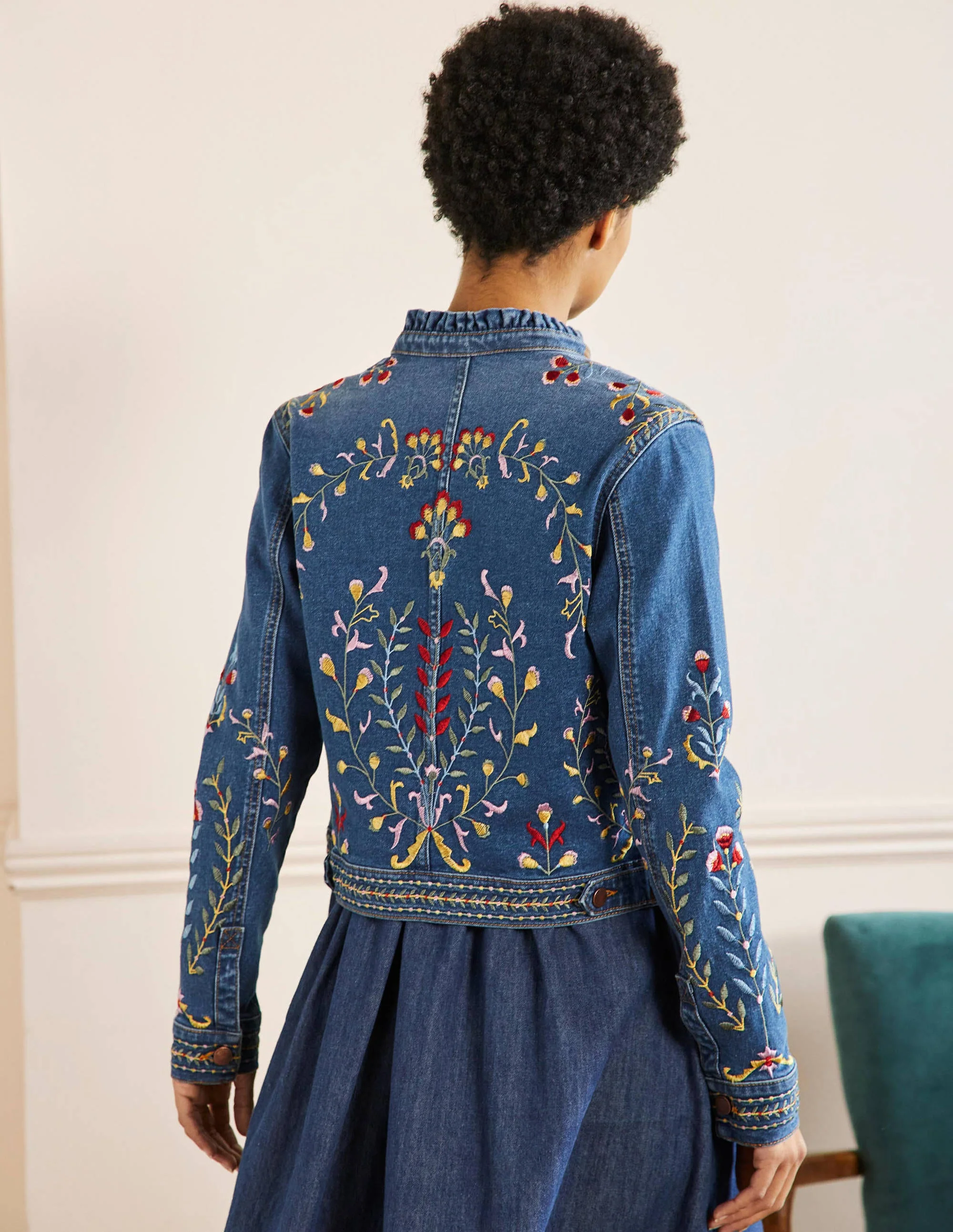 Carla Jacke mit Rüschenkragen-Helles Vintageblau, Stickerei - Image 3