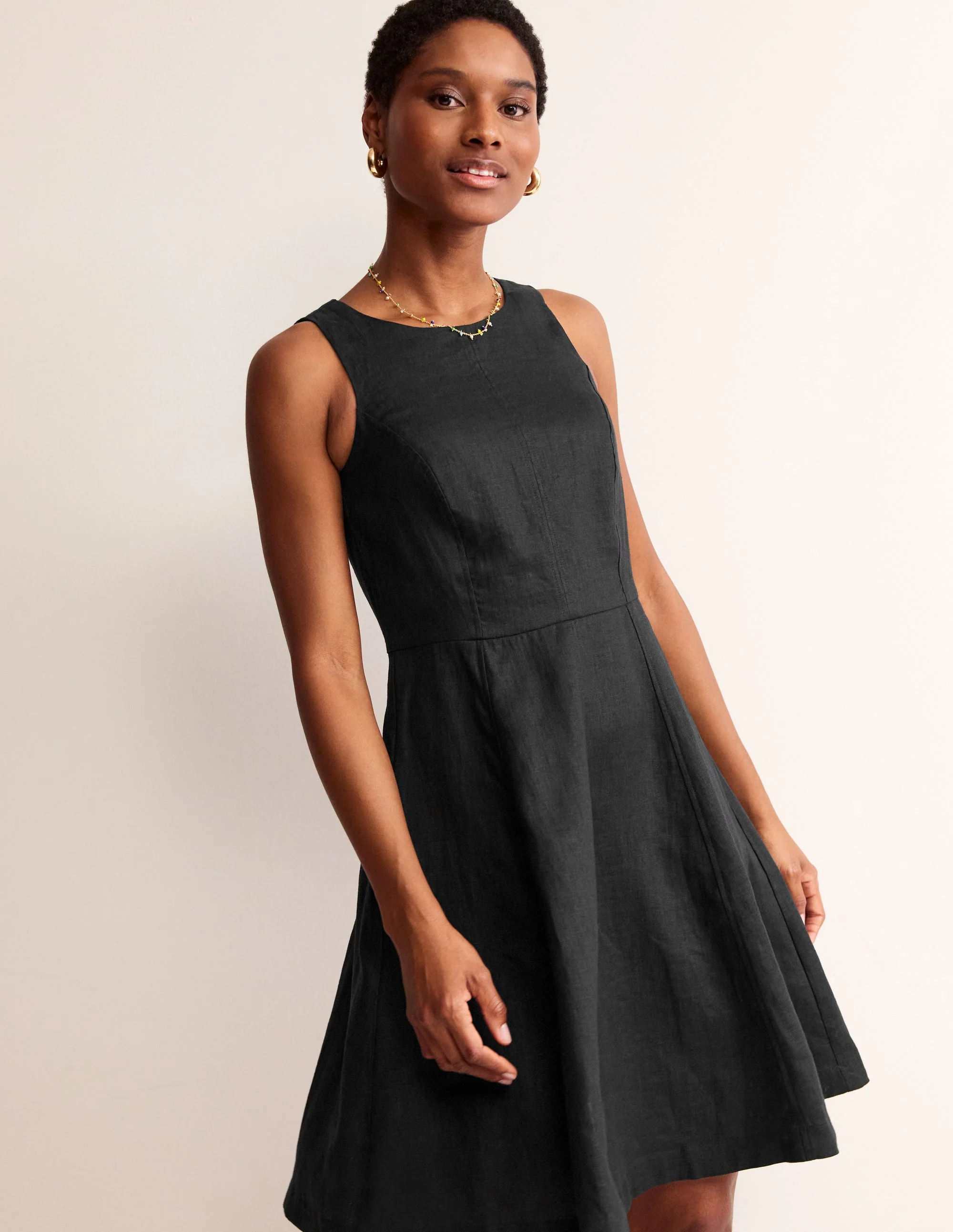 Carla Kurzes Leinenkleid-Schwarz - Image 4
