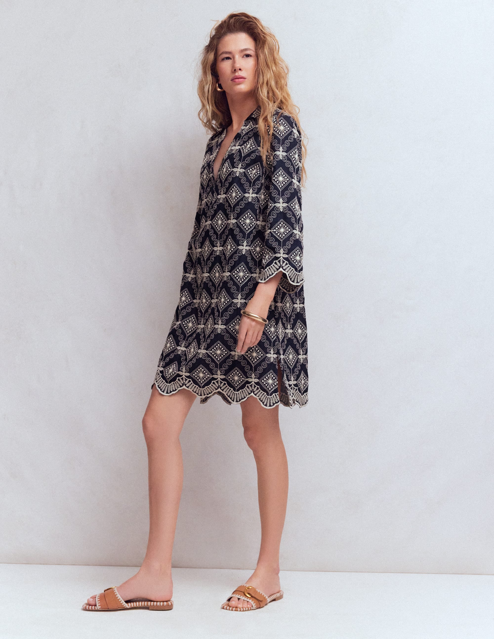 Carmen Kurzes Kleid mit Lochstickerei-Marineblau, Lochstickerei - Image 4