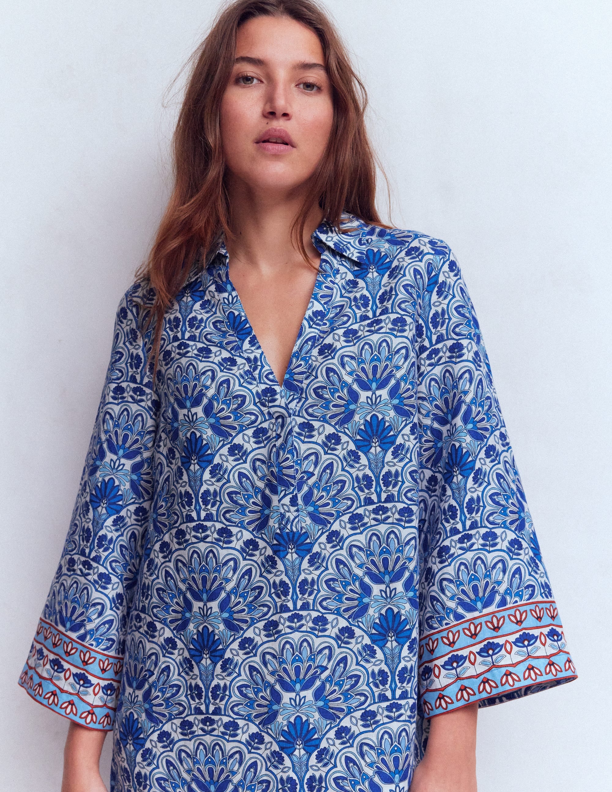 Carmen Kurzes Leinenkleid-Leuchtendes Blau, Aufwendige Terrasse - Image 4