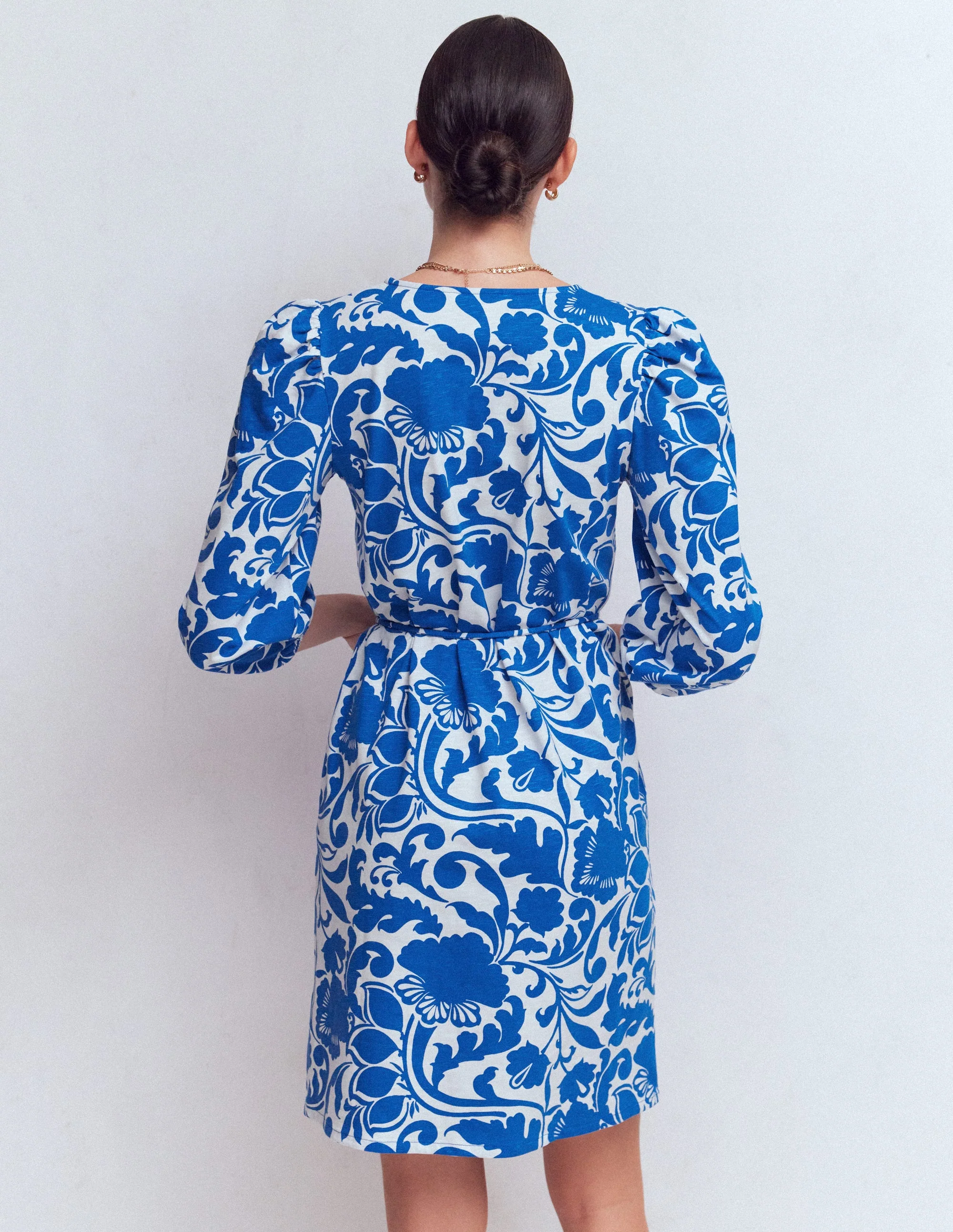 Cary Jerseykleid mit V-Ausschnitt-Blau, Blühende Wiese - Image 3
