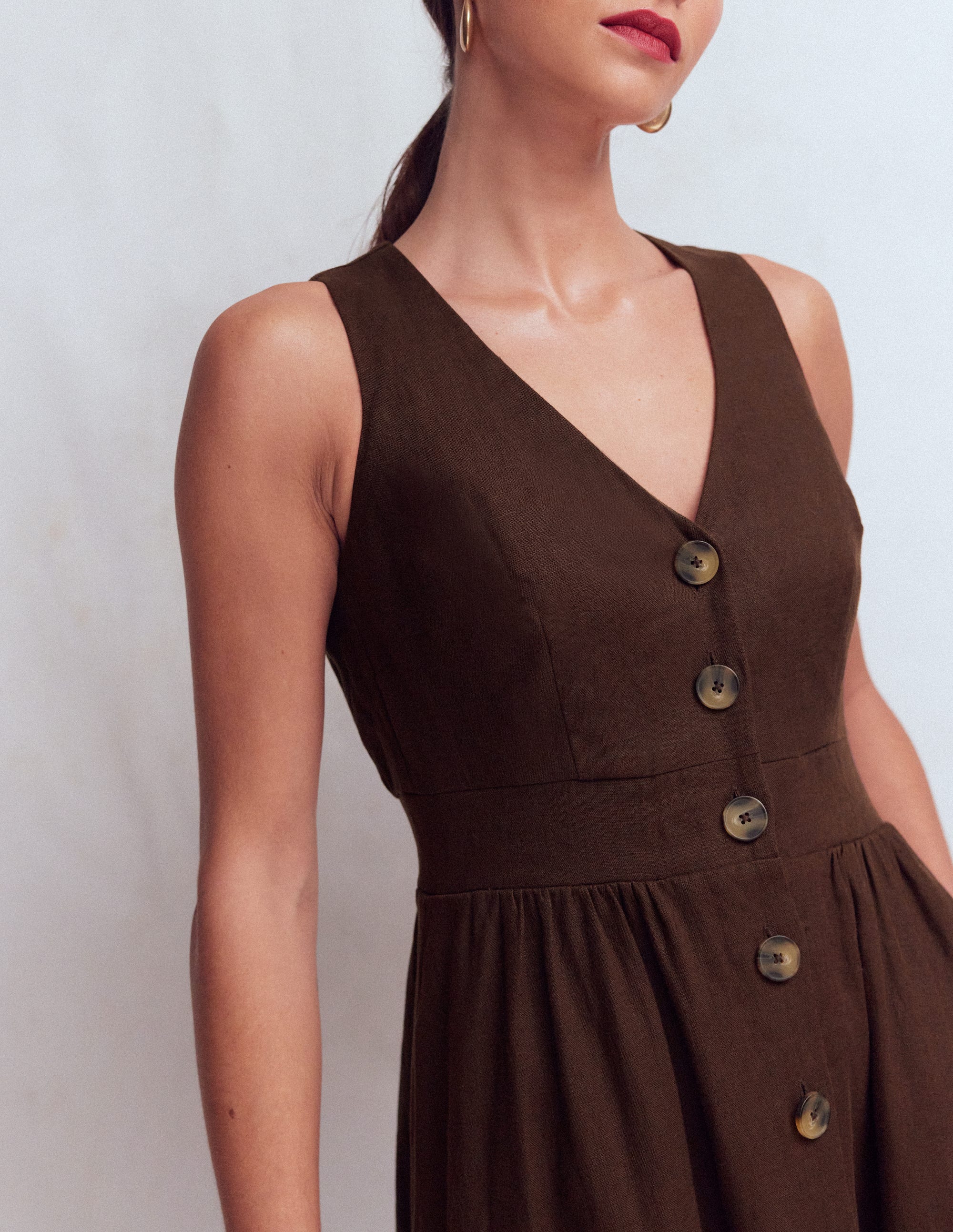 Catherine Leinenkleid mit Knöpfen-Bitterschokolade - Image 2