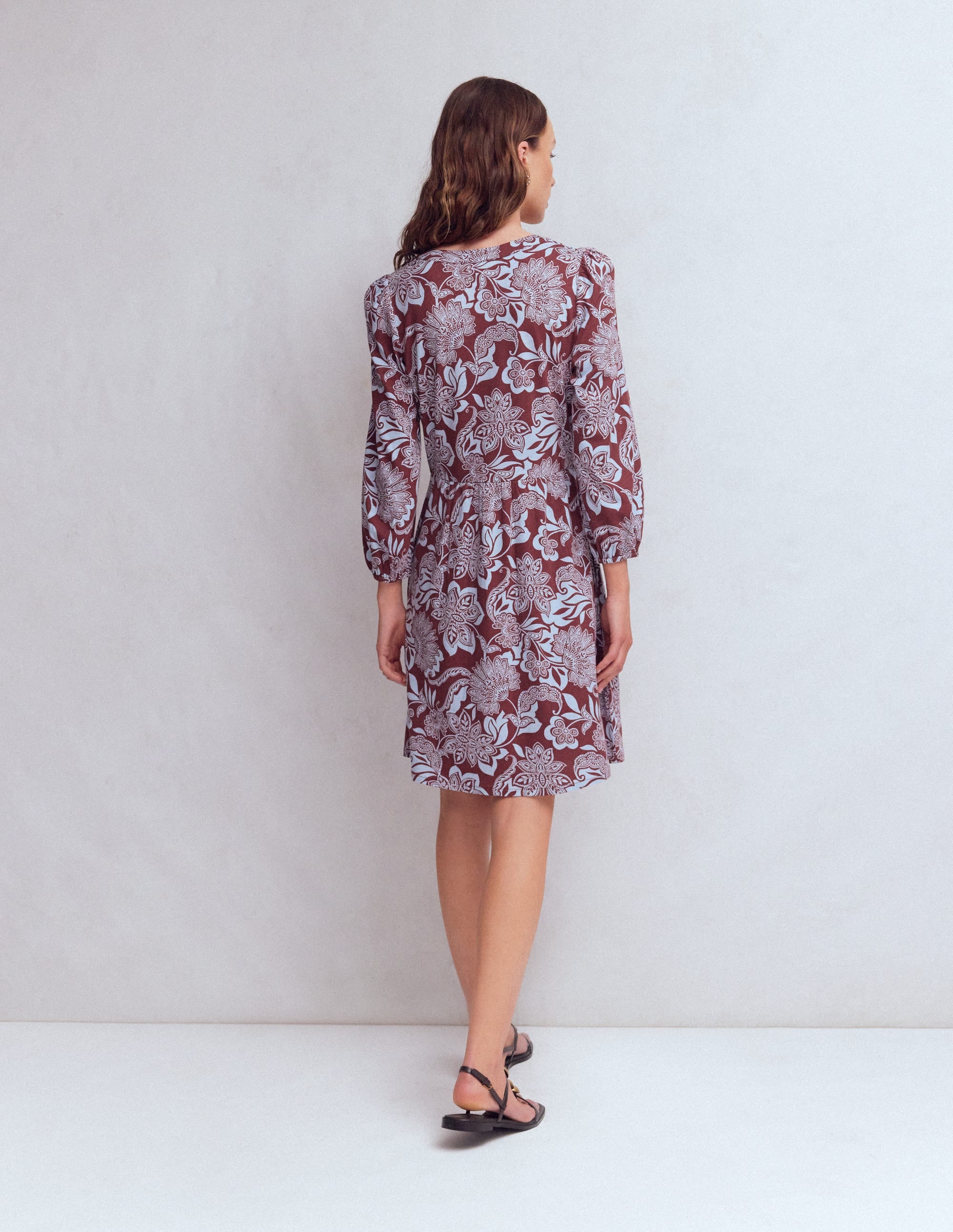 Cathy Jerseykleid mit gekerbtem Ausschnitt-Rostbraun, Elegante Blüten - Image 3