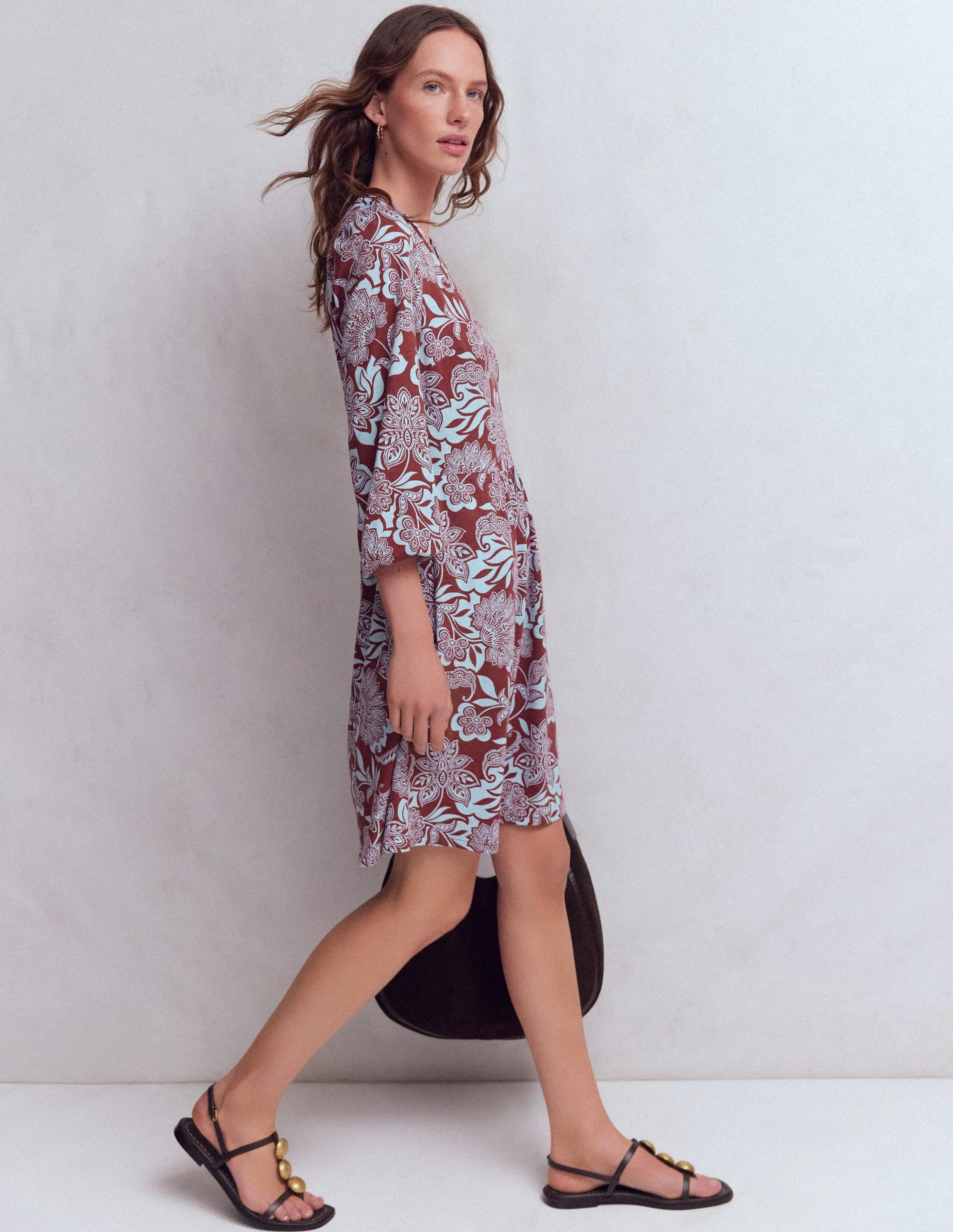 Cathy Jerseykleid mit gekerbtem Ausschnitt-Rostbraun, Elegante Blüten - Image 4