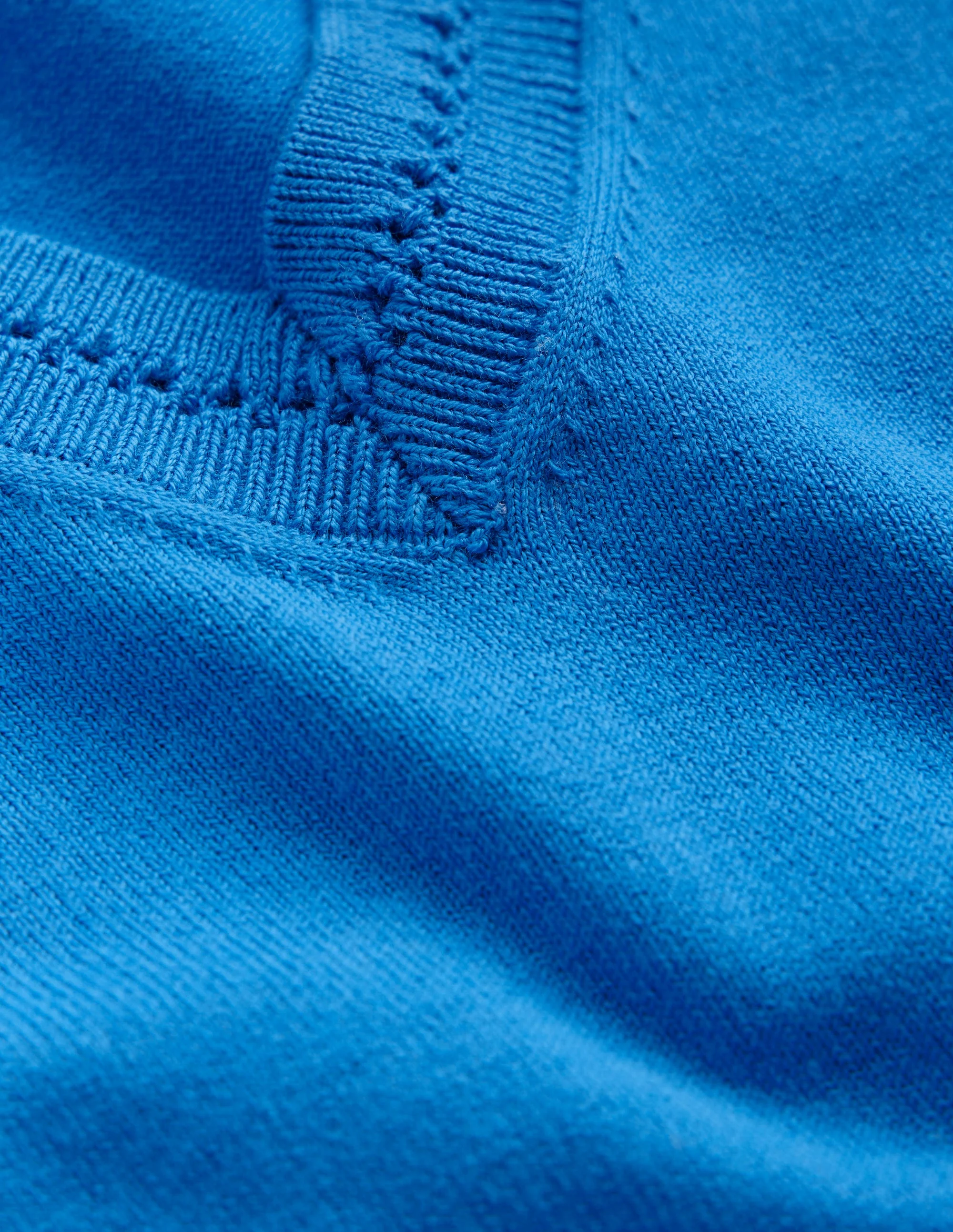 Catriona Pullover aus Baumwolle mit V-Ausschnitt-Leuchtendes Blau - Image 6