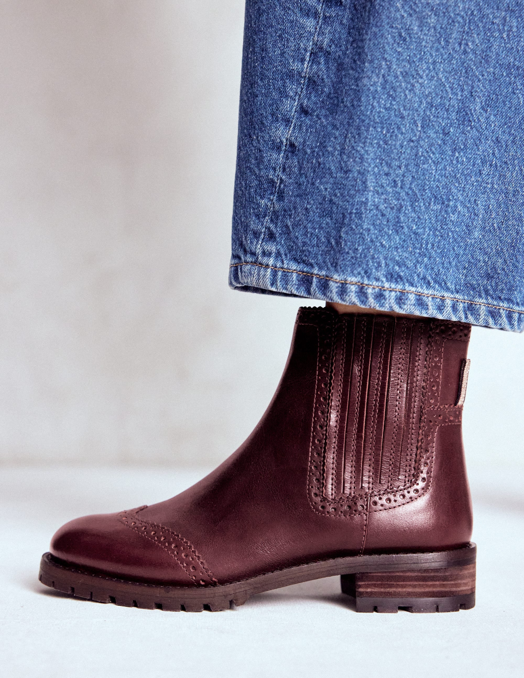 Chelsea-Stiefel mit Budapester-Details-Oxblood - Image 2