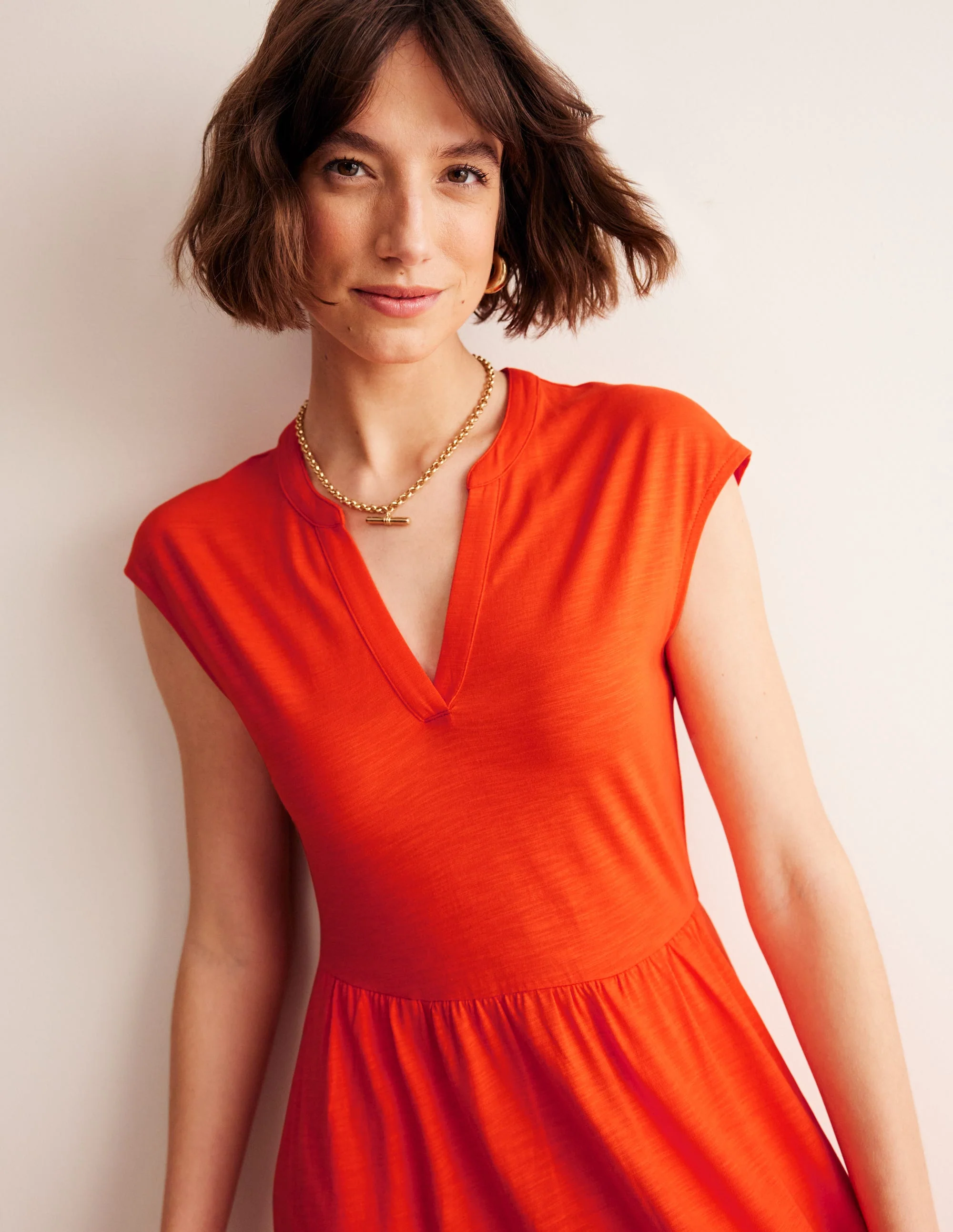 Chloe Jersey-Midikleid mit gekerbtem Ausschnitt-Mandarinenorange