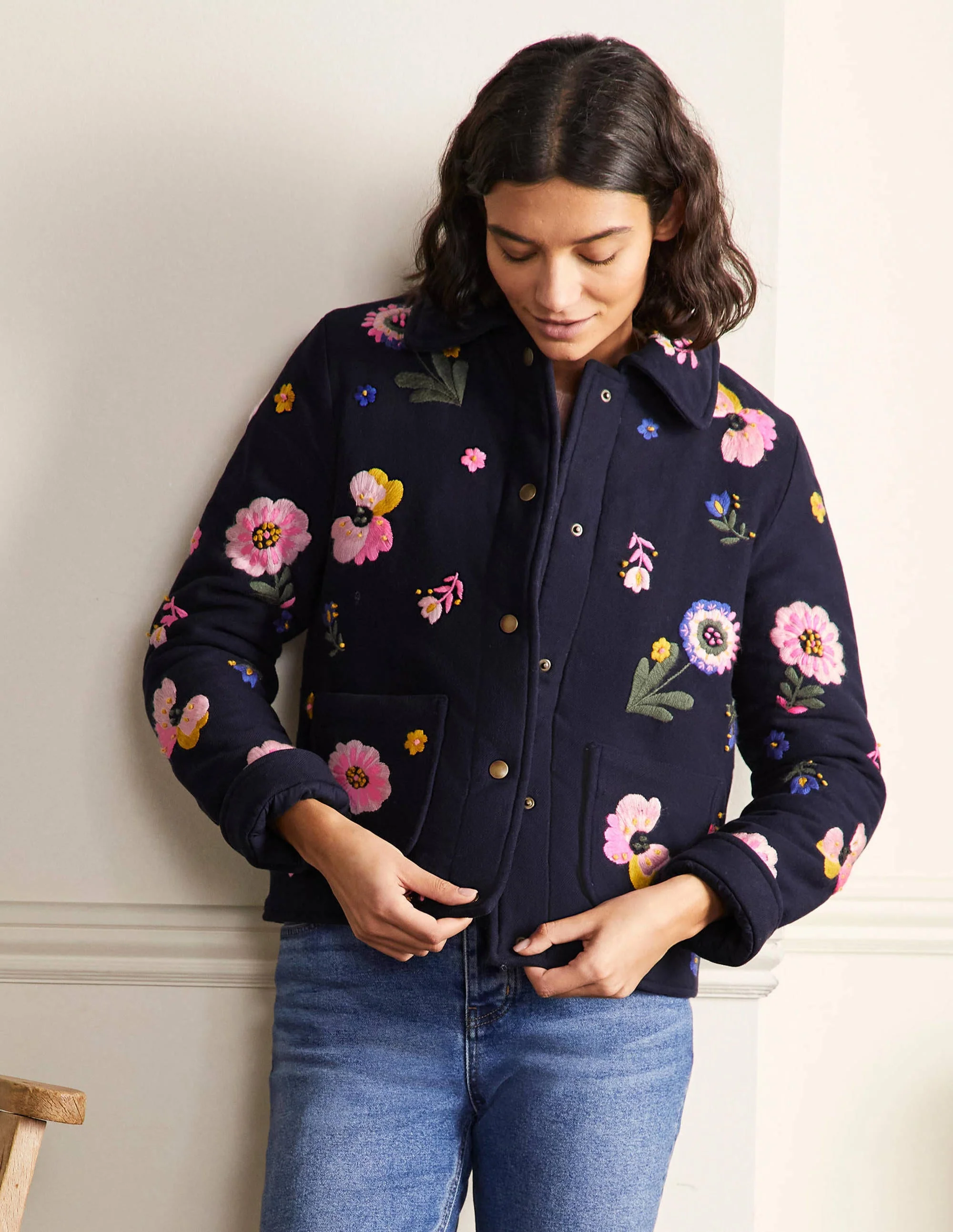 Clara Jacke mit Stickerei-Navy, Blumenstickerei