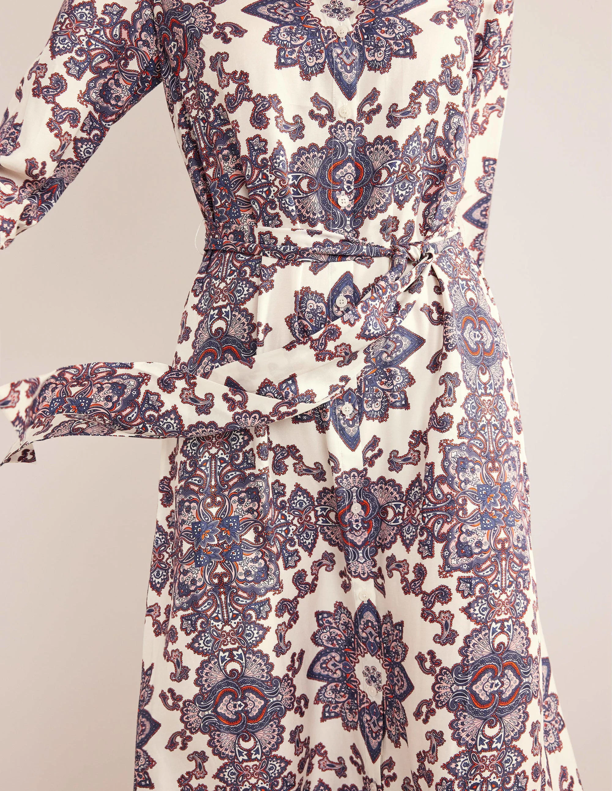Claudia Maxi-Hemdblusenkleid-Naturweiß, Paradies-Paisleymuster - Image 2