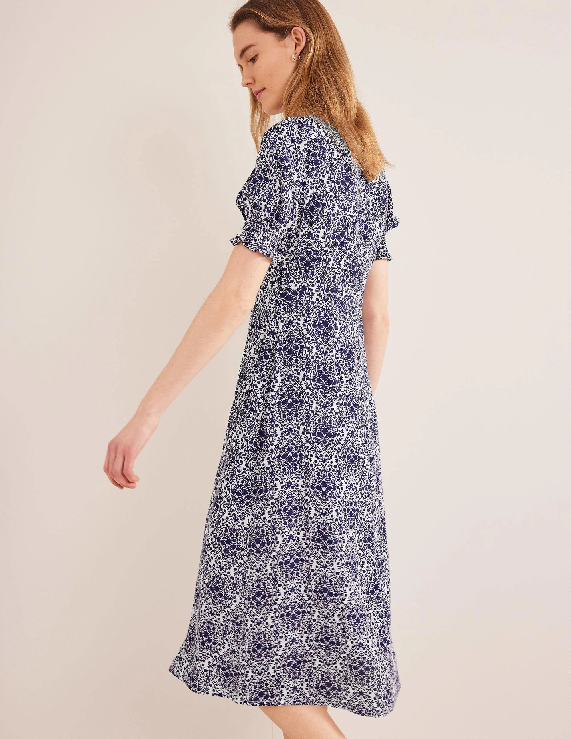 Corinne Midi-Teekleid-Berliner Blau, Weinranken - Image 4