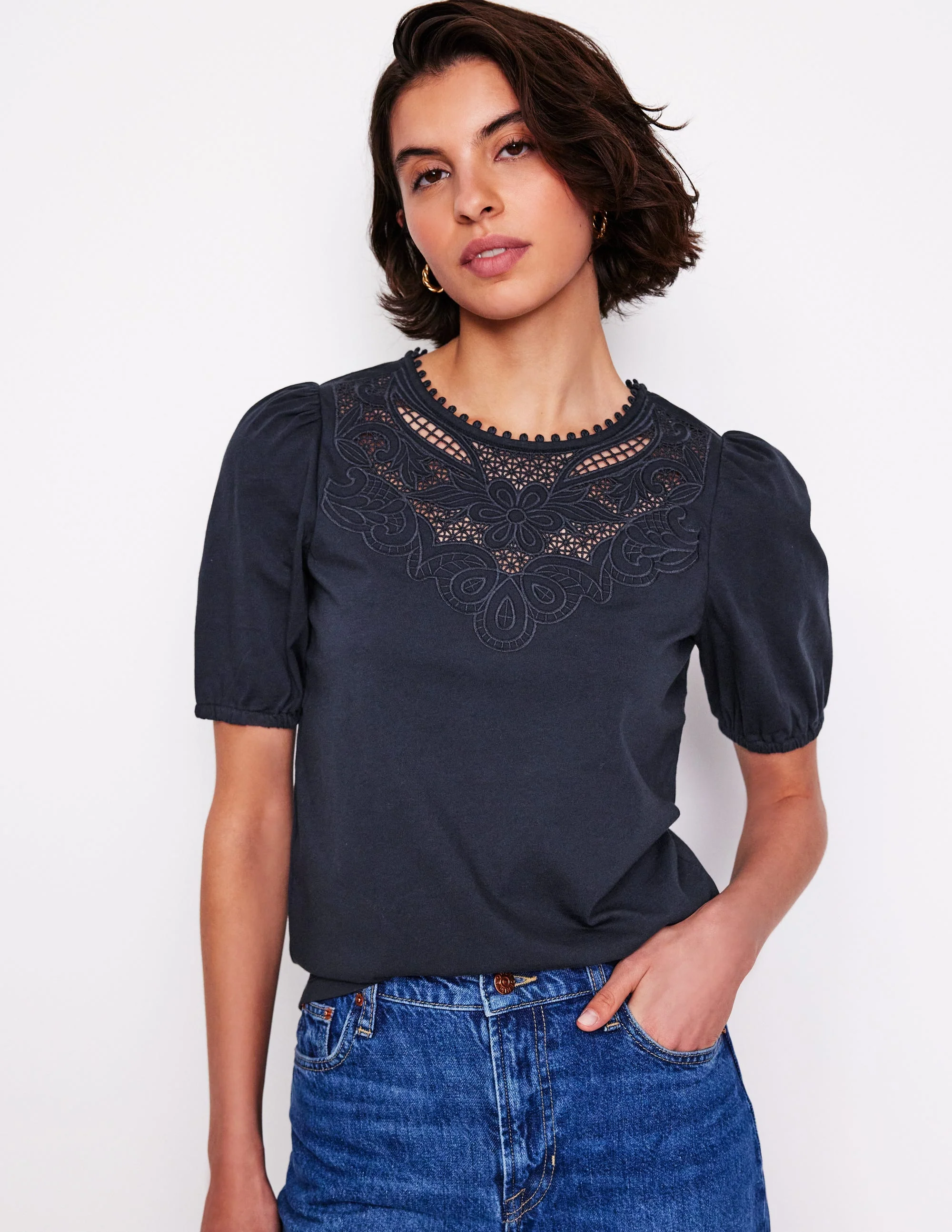 Cutwork-T-Shirt mit Puffärmeln-Marineblau