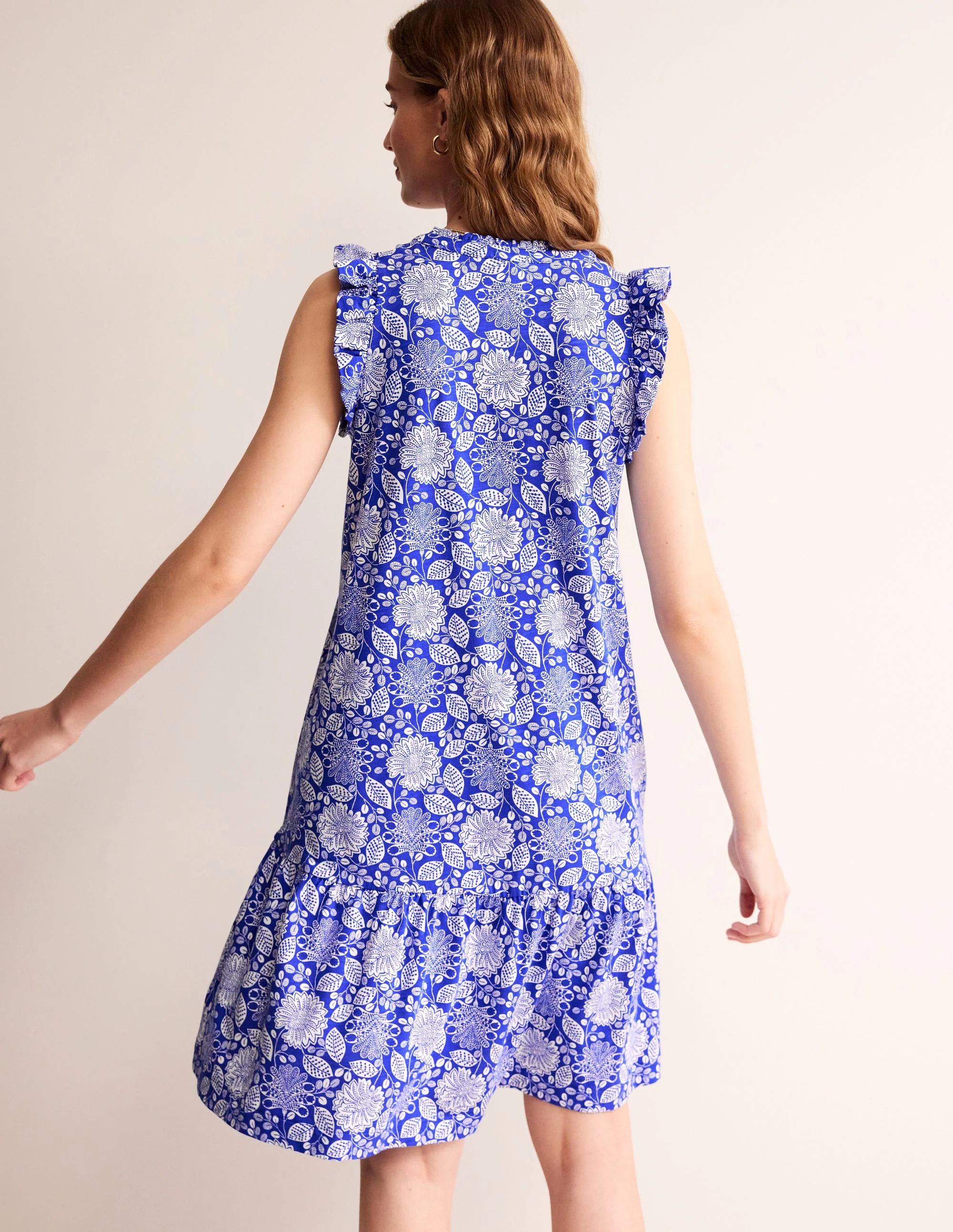 Daisy Kurzes Stufenkleid aus Jersey-Surf The Web, Gardenia Swirl - Image 3