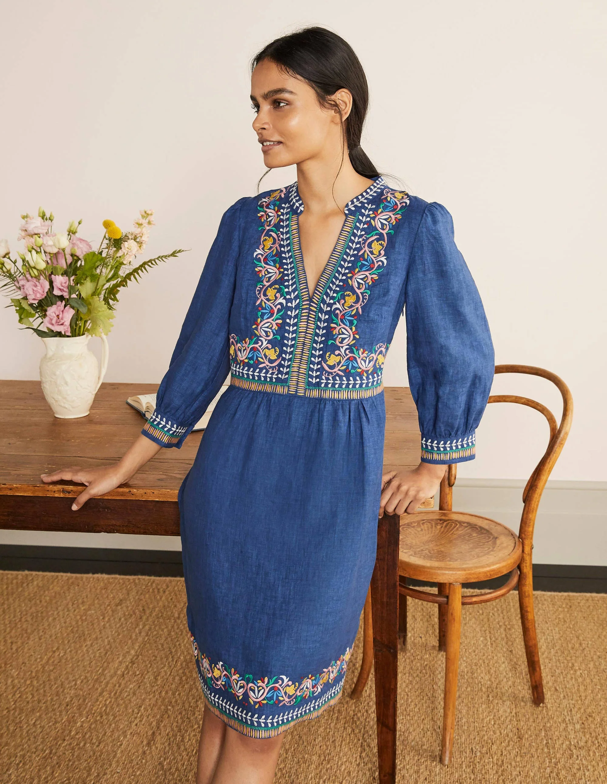 Dakota Besticktes Leinenkleid-Mittleres Blassblau