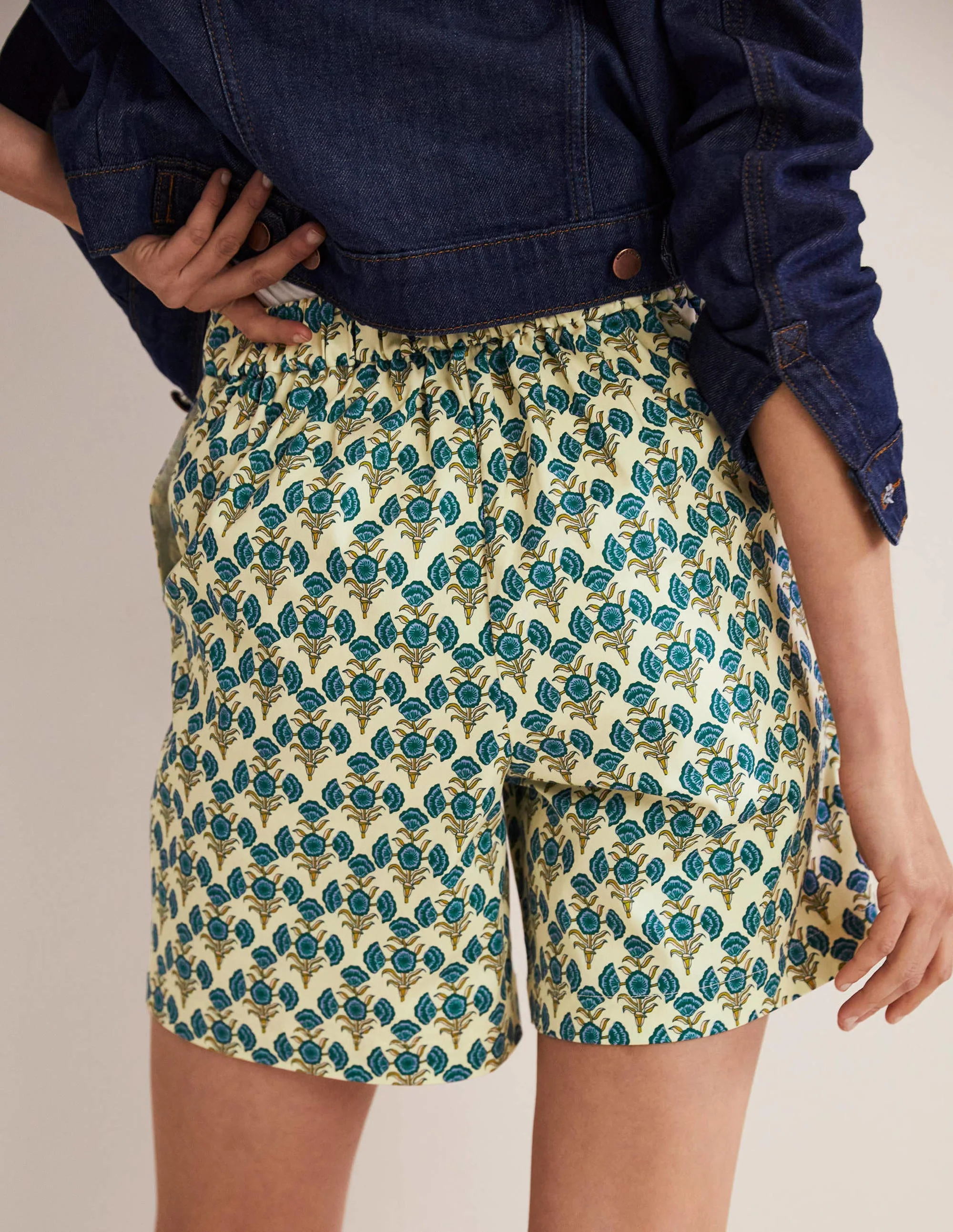 Danby Shorts zum Hineinschlüpfen-Chesapeake Bay, Geometrisches Blumenmuster - Image 4