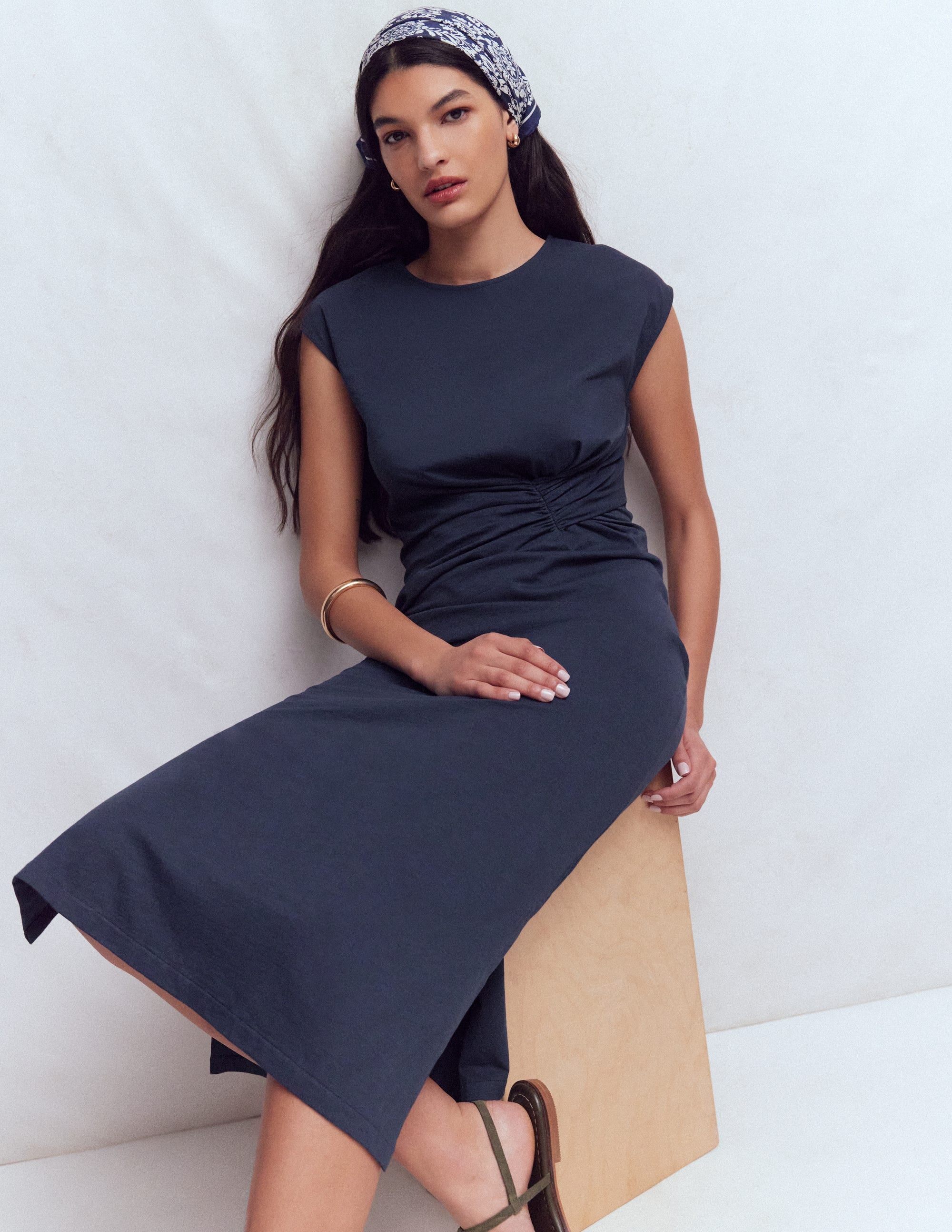 Delilah Midikleid mit Twistdetail-Marineblau - Image 6