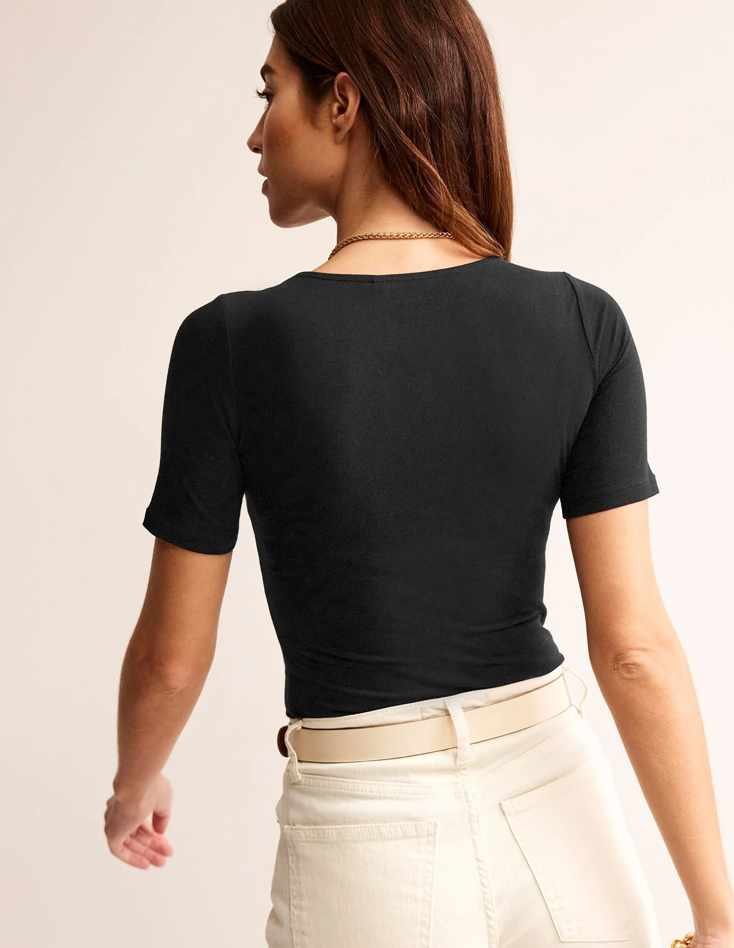 Doppellagiges T-Shirt mit tiefem Rundhalsausschnitt-Schwarz - Image 3