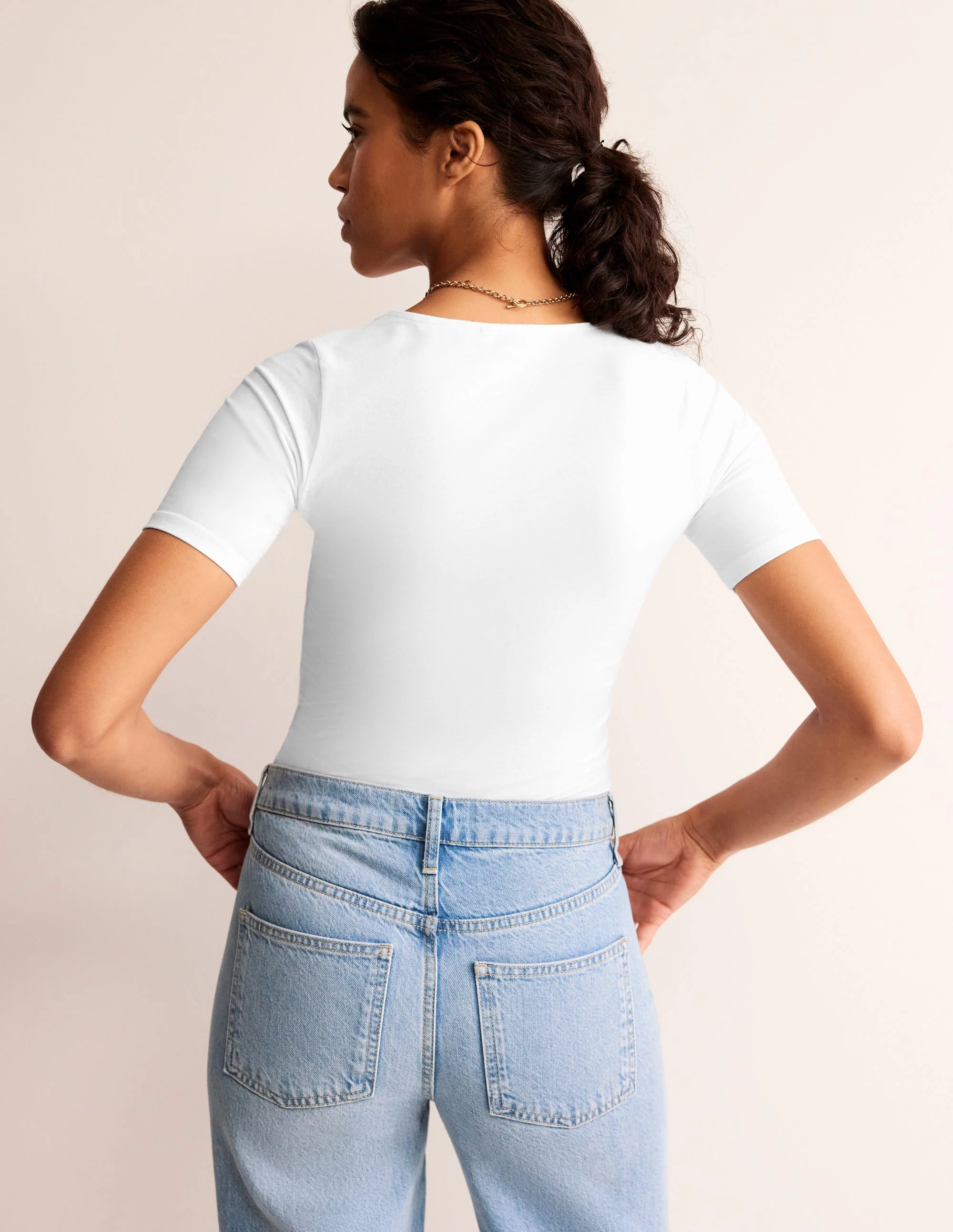 Doppellagiges T-Shirt mit tiefem Rundhalsausschnitt-Weiß - Image 3