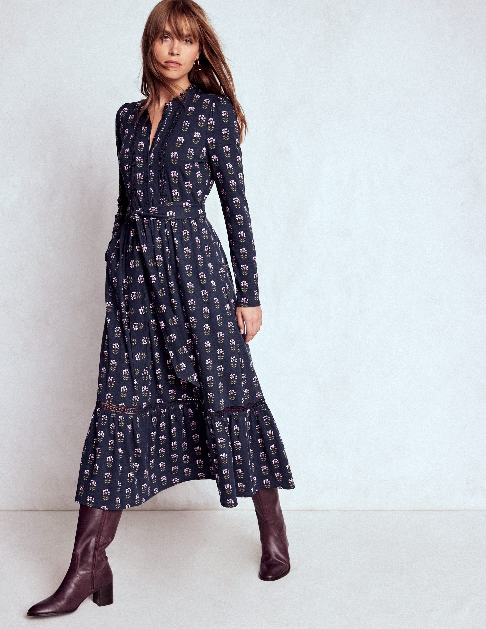 Edwina Jersey-Hemdblusenkleid-Französisch-Marineblau, Holzblock Blume