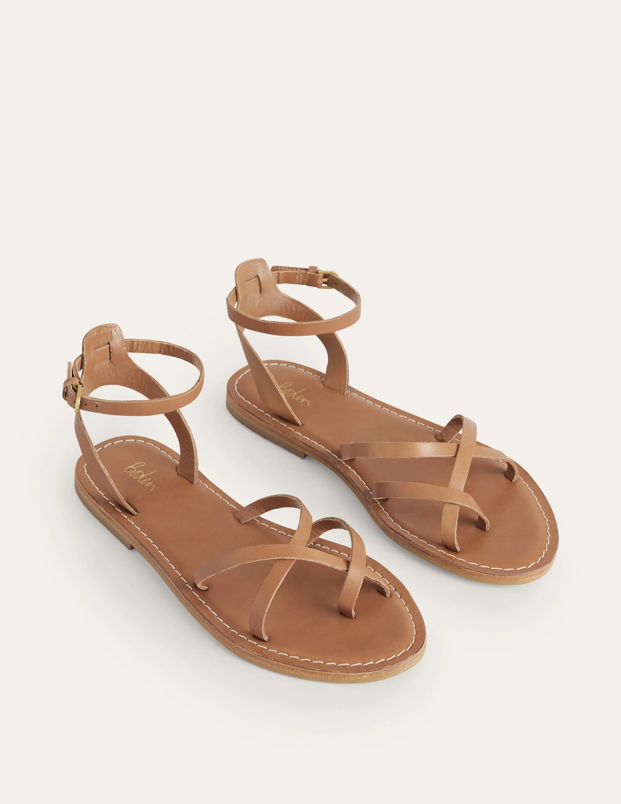 Einfache Sandalen mit flacher Sohle-Hellbraun, Glattleder - Image 2