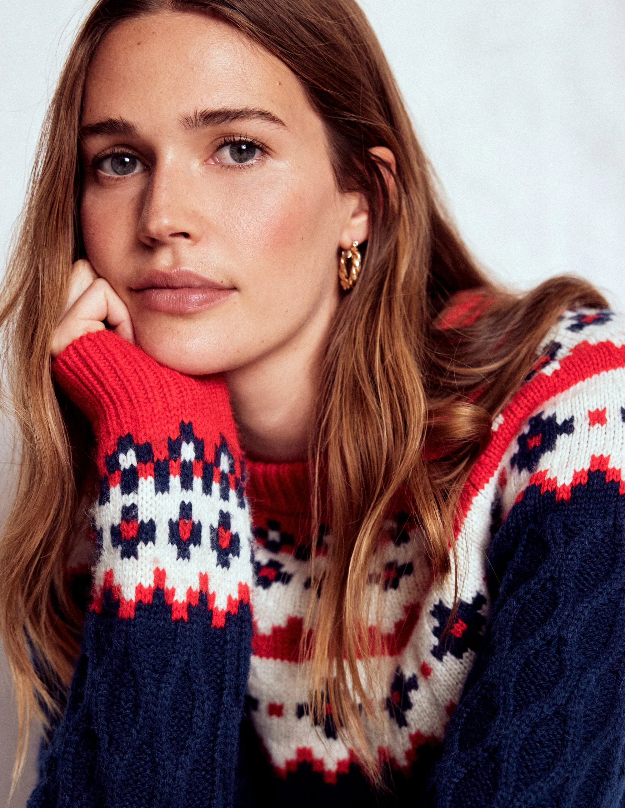 Eleanor Fair-Isle-Pullover-Marineblau Zopfmuster - Image 2