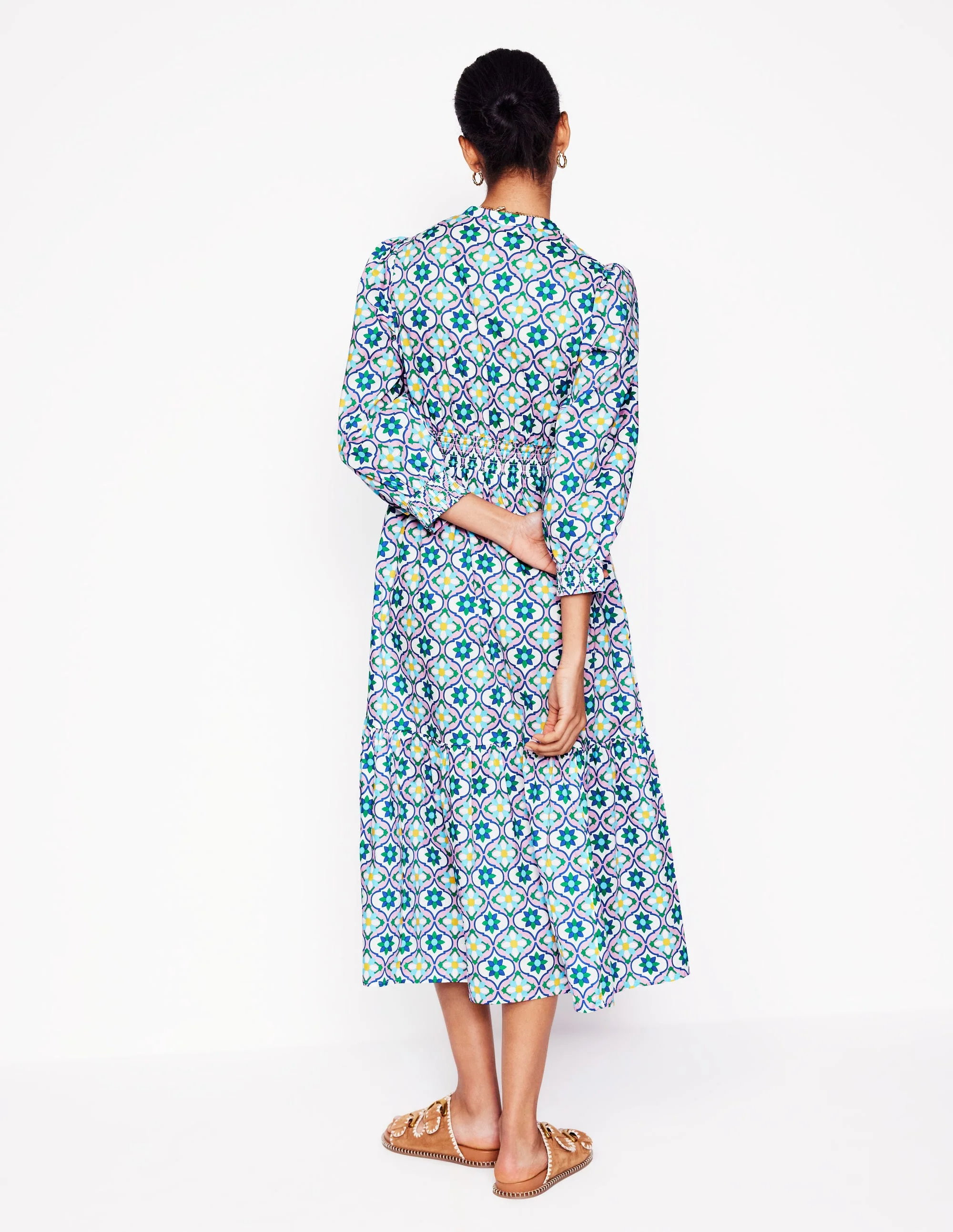 Elena Gestuftes Midikleid aus Baumwolle-Bunt, Geblümte Kachel - Image 3