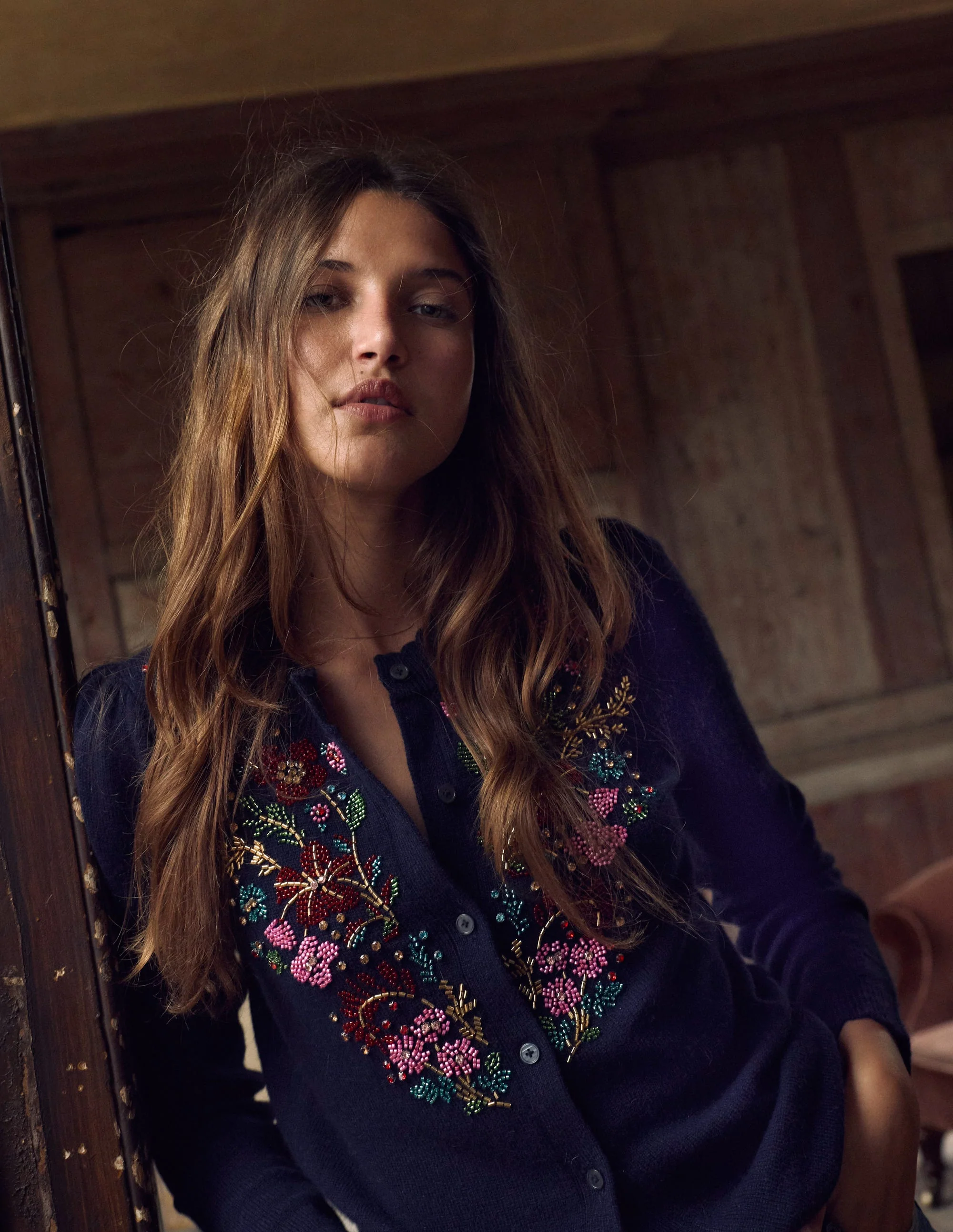 Elizabeth Verzierte Strickjacke-Marineblau, Blütenverzierung - Image 6