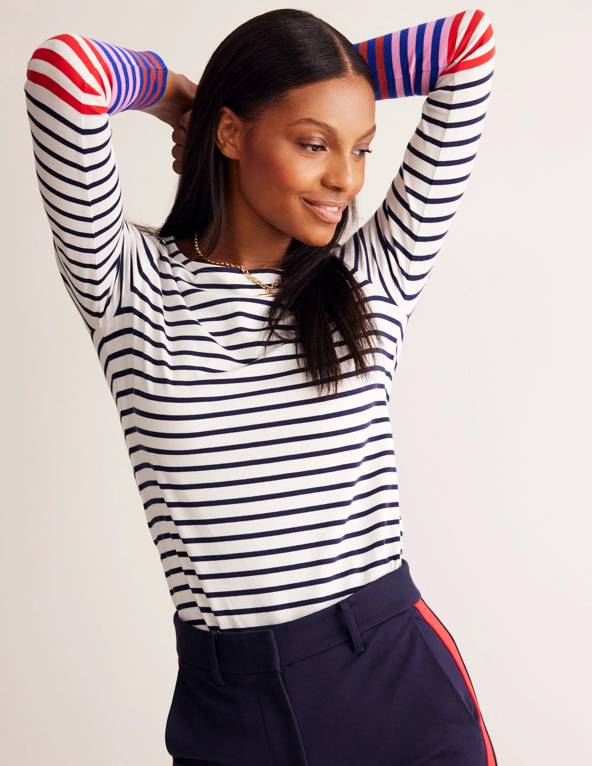 Ella Breton-Shirt mit langen Ärmeln-Naturweiß, Französisches Marineblau Bunte Manschetten - Image 4