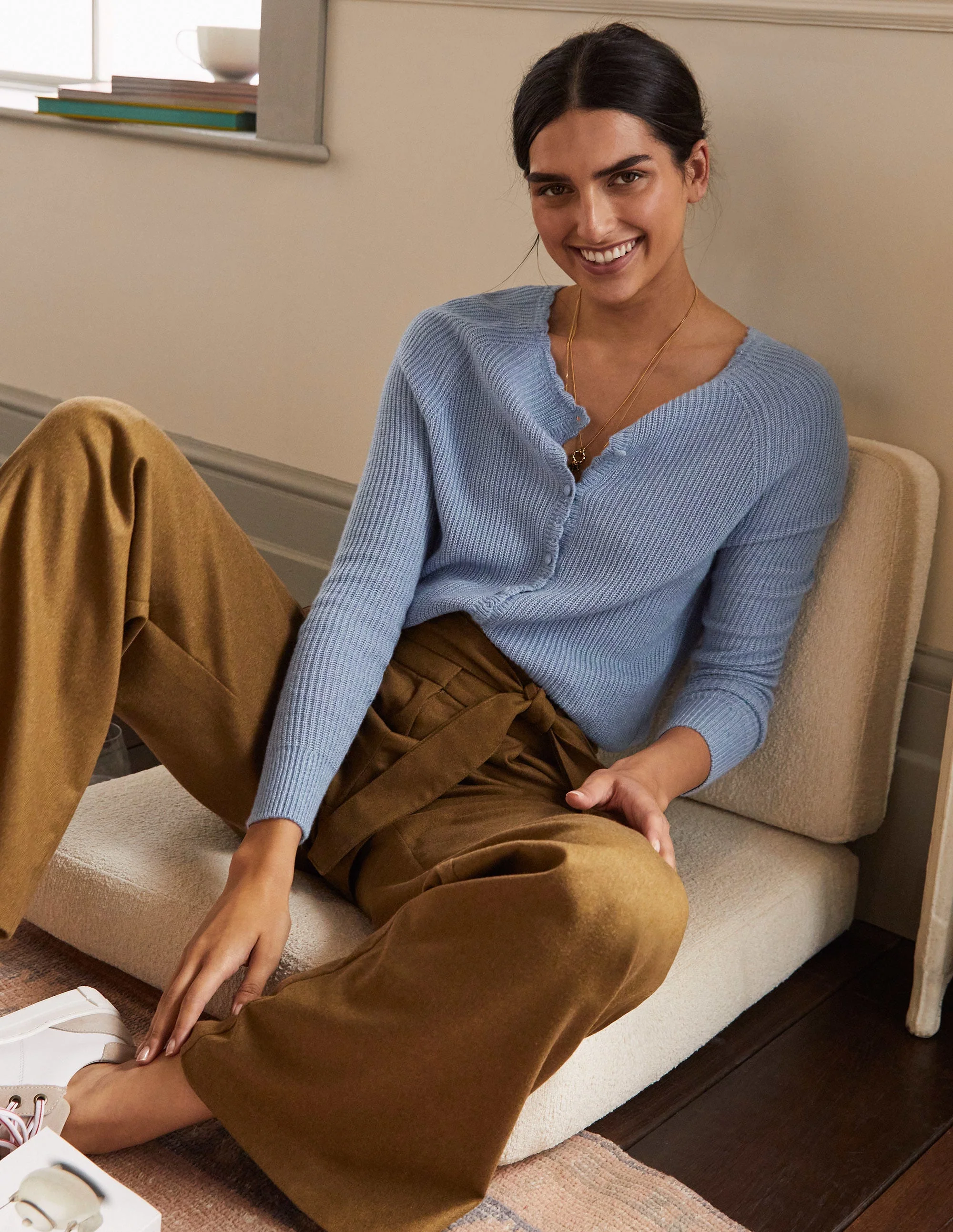 Ella Flauschiger Cardigan mit Muschelsaum-Flussblau