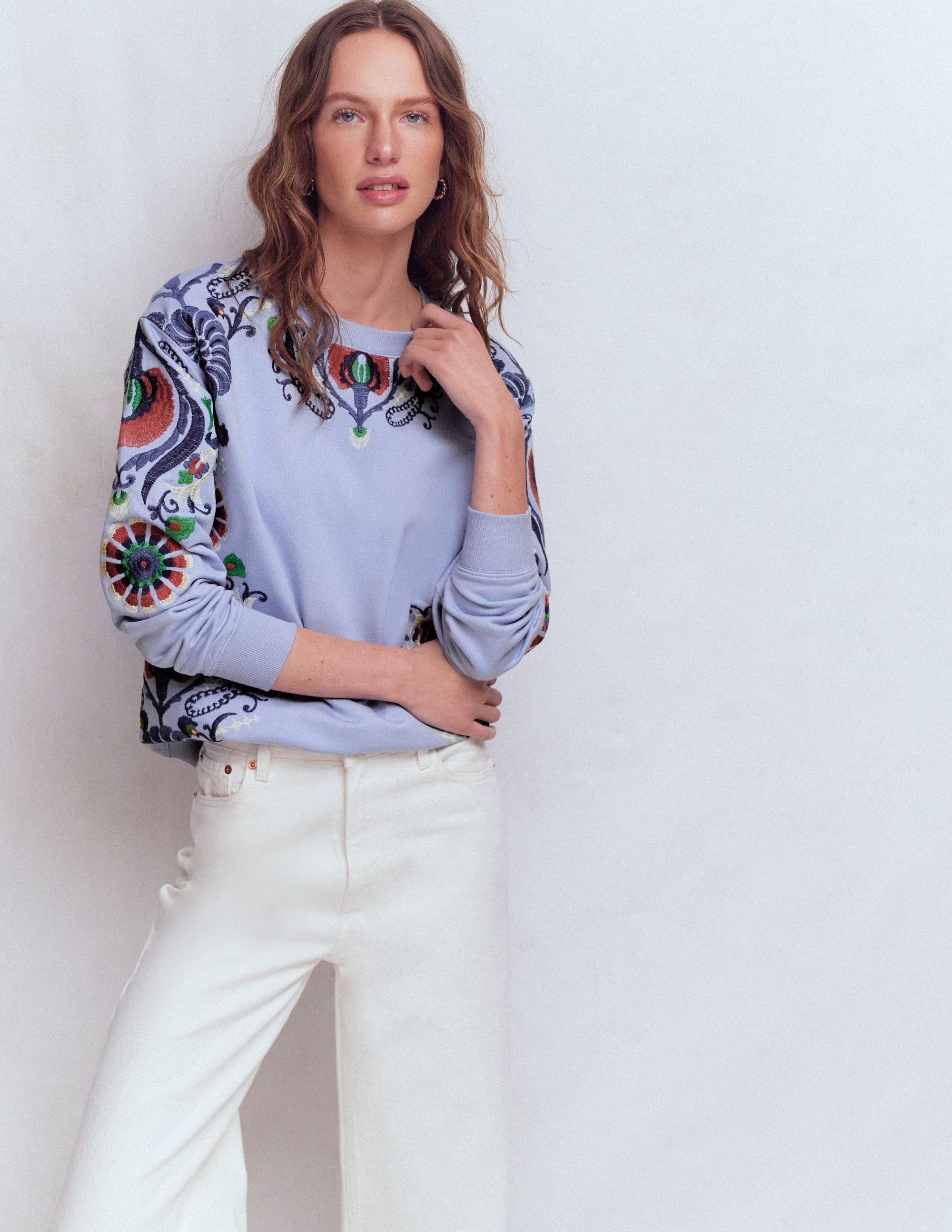 Emi Sweatshirt mit Stickerei-Hellblau Stickerei - Image 4