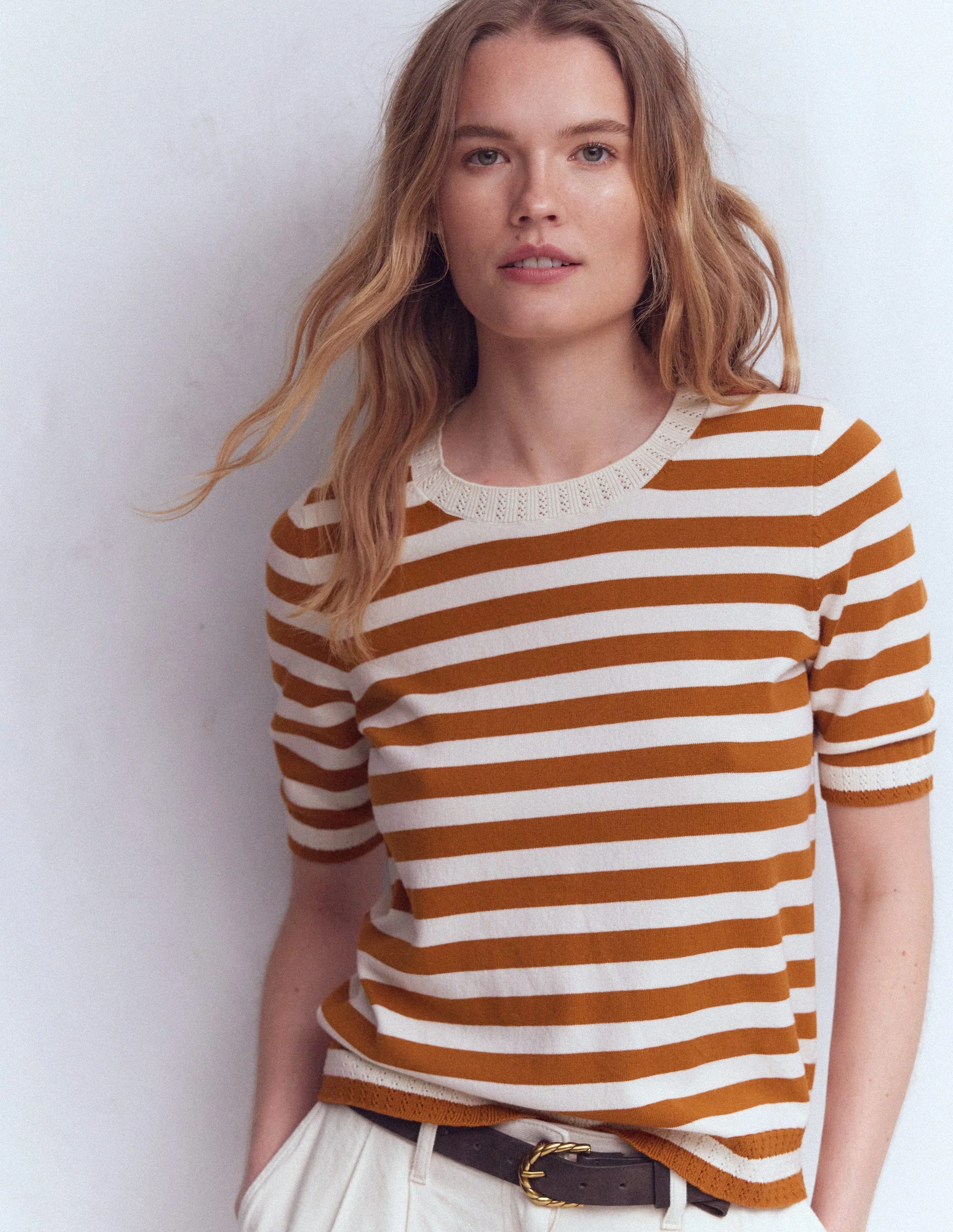 Emilia Baumwoll-T-Shirt mit Rundhalsausschnitt-Cognac/Warmes Naturweiß - Image 5