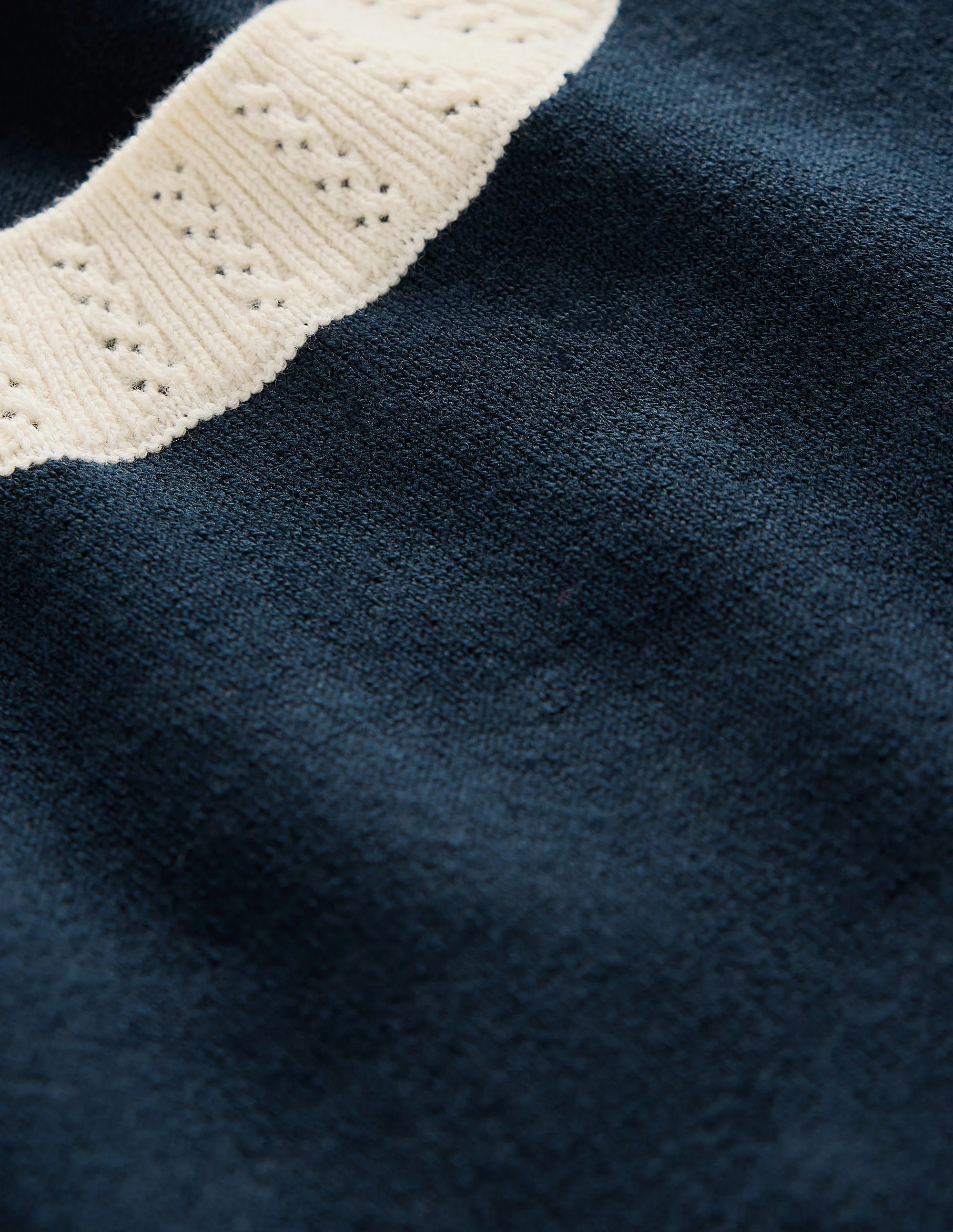 Emilia Baumwoll-T-Shirt mit Rundhalsausschnitt-Marineblau, Warmes Naturweiß - Image 9