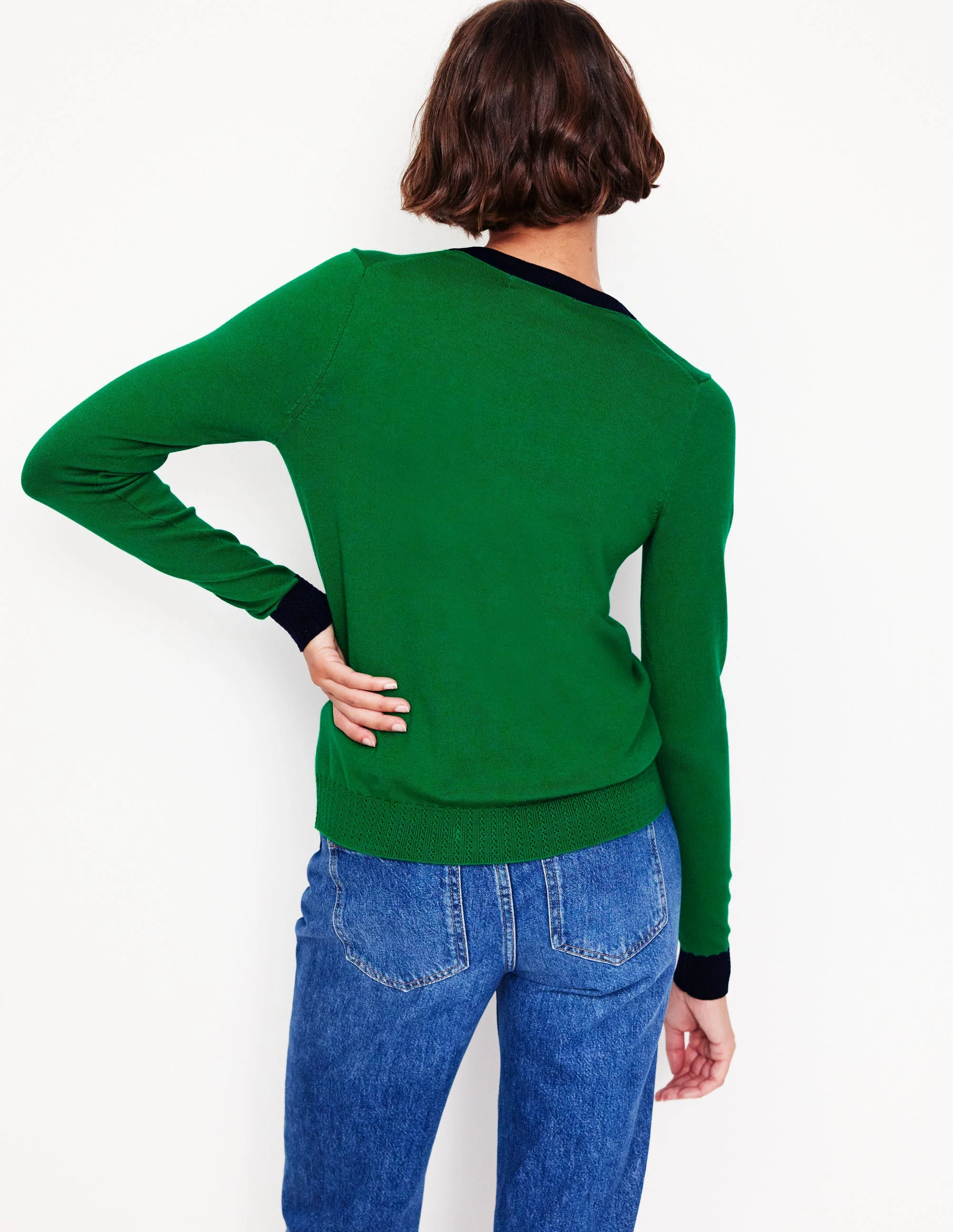 Emilia Baumwollstrickjacke mit V-Ausschnitt-Sattes Smaragdgrün - Image 3