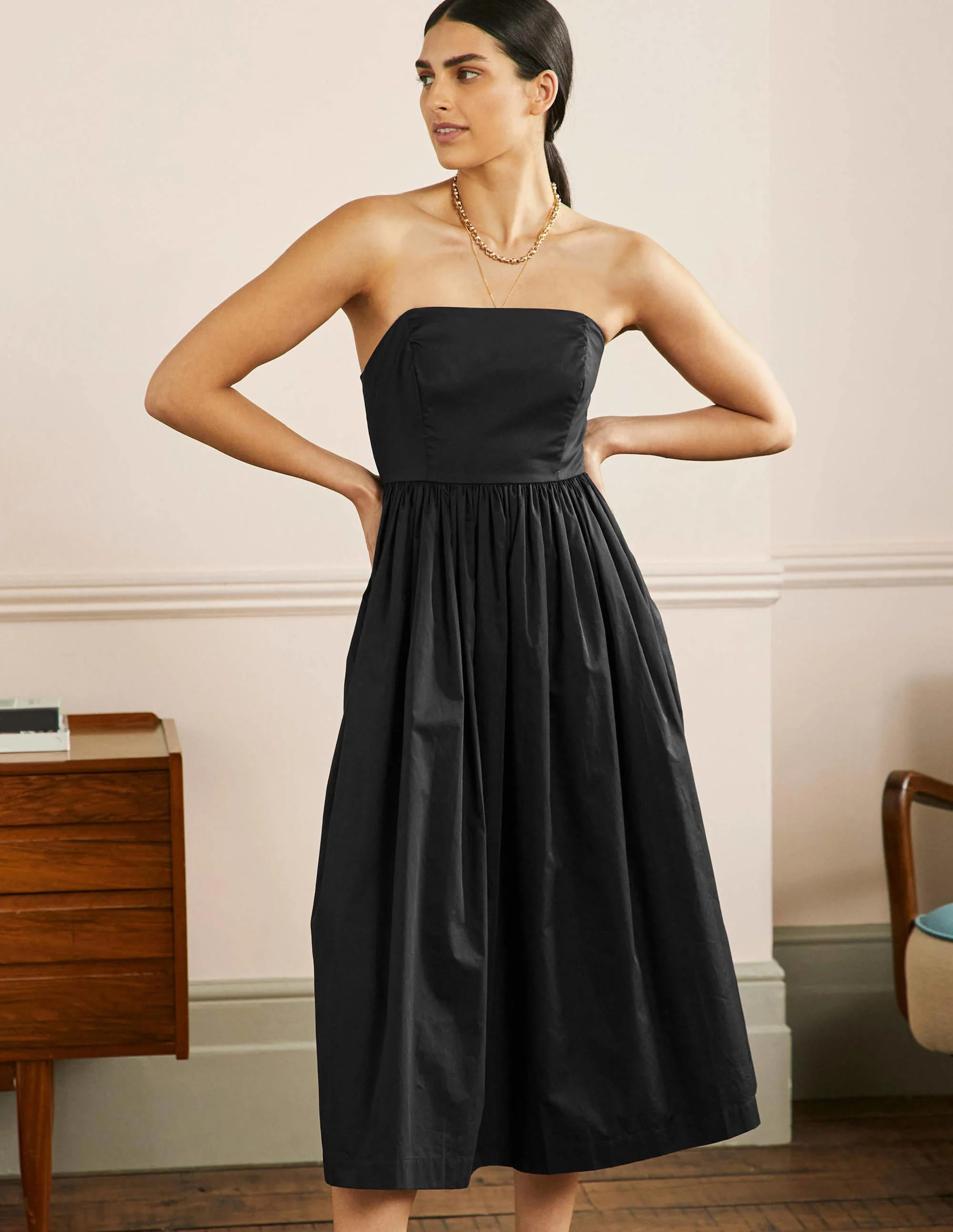 Emily Trägerloses Midikleid-Schwarz - Image 4