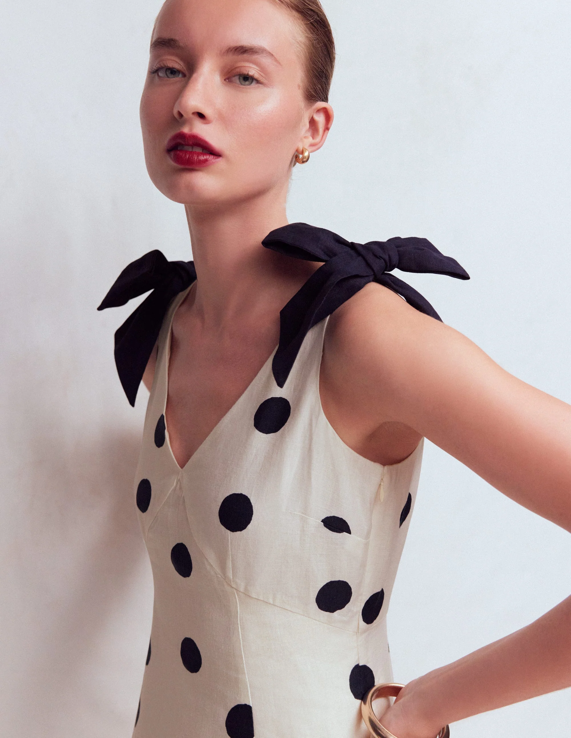 Empire-Leinenkleid mit Schleifen-Naturweiß Gemalte Tupfen - Image 2