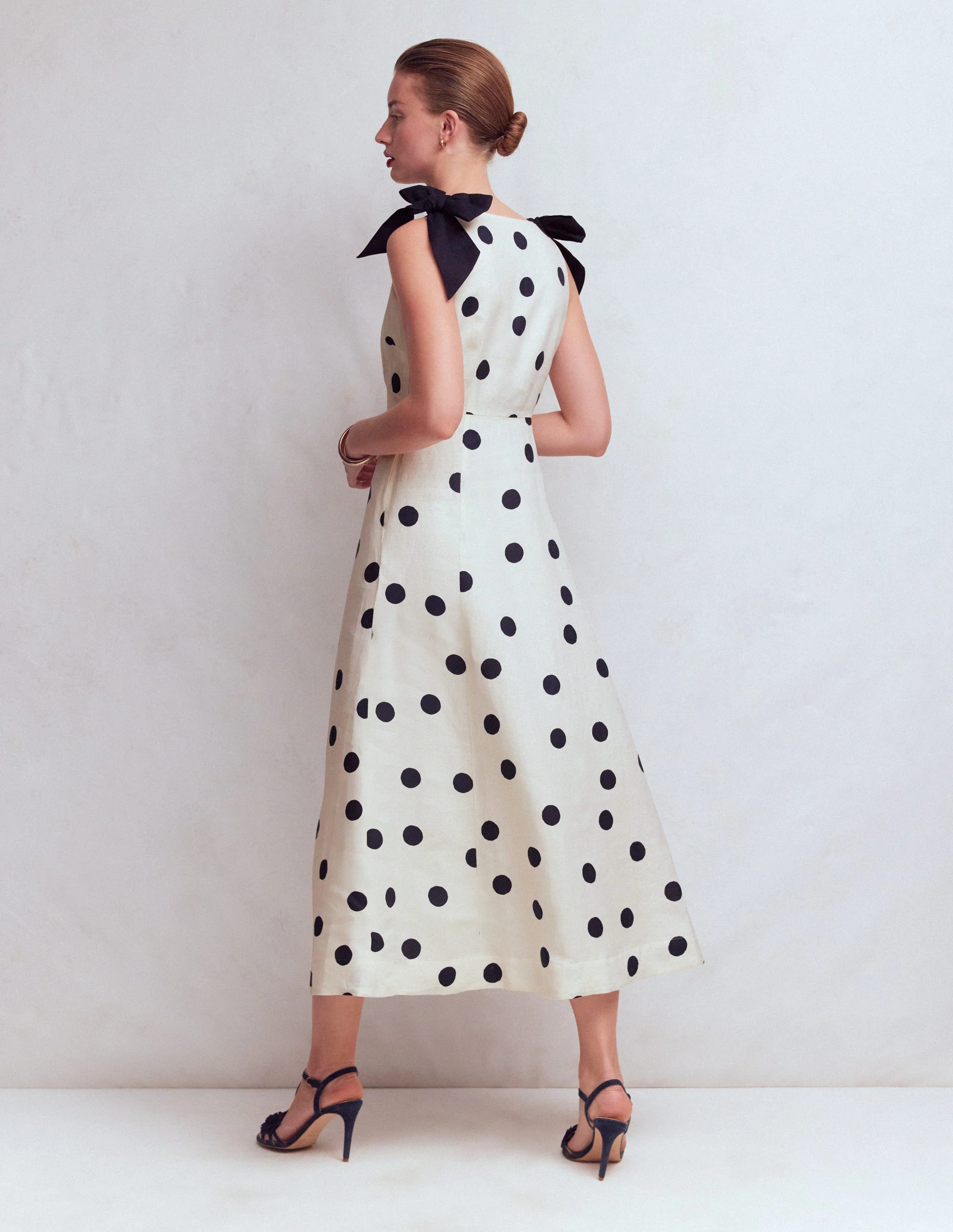 Empire-Leinenkleid mit Schleifen-Naturweiß Gemalte Tupfen - Image 3