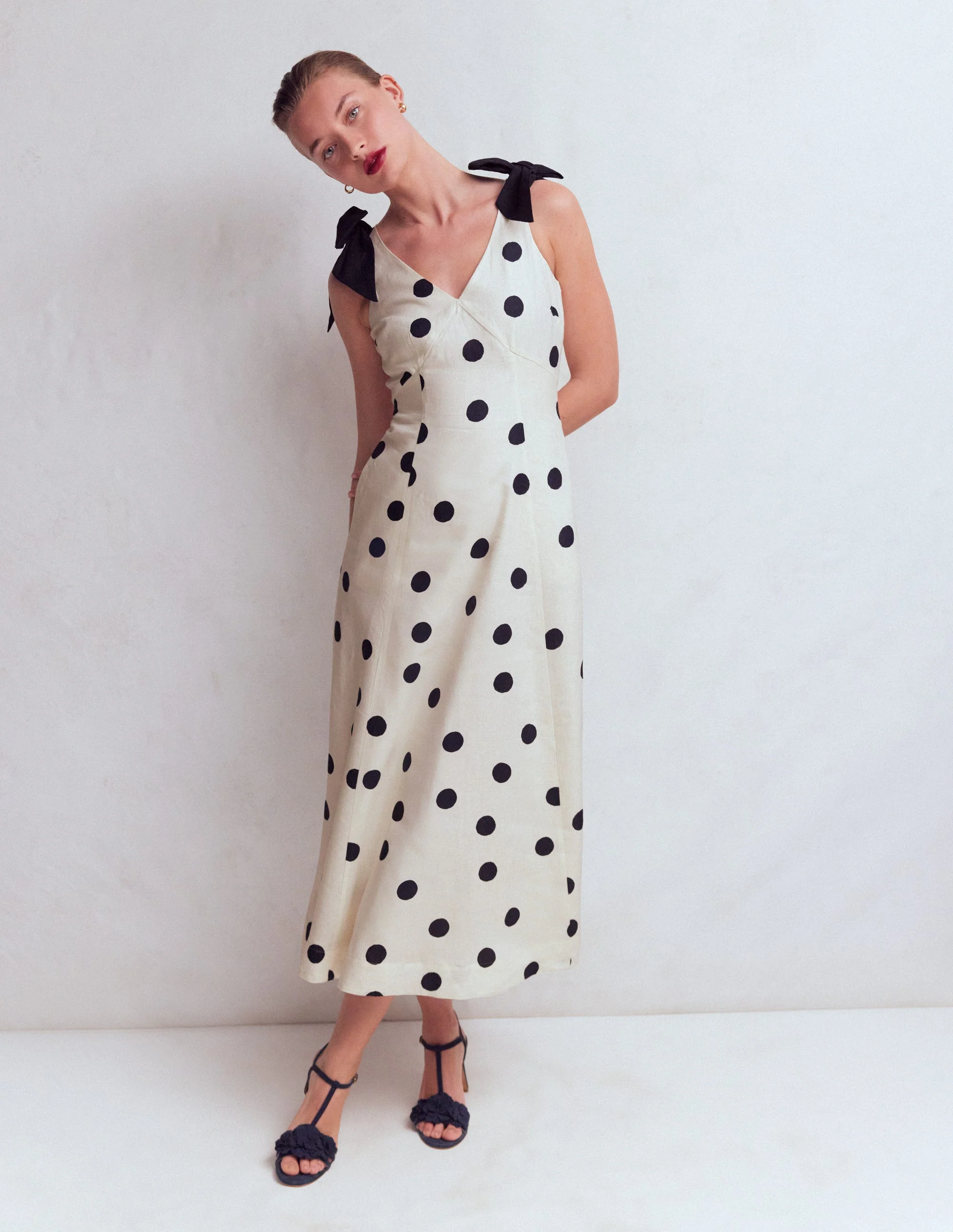 Empire-Leinenkleid mit Schleifen-Naturweiß Gemalte Tupfen - Image 4
