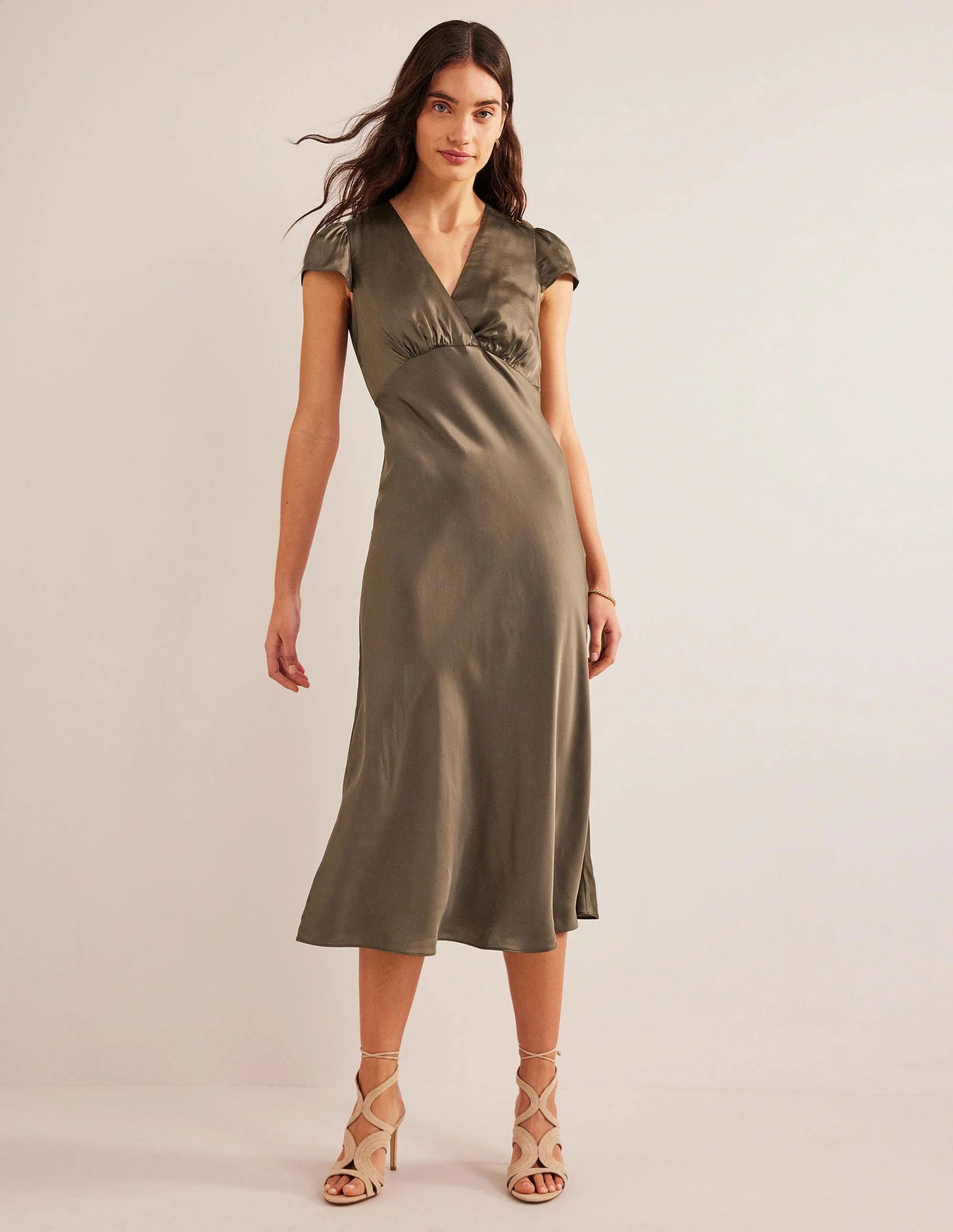 Empire-Midikleid aus Satin-Khaki - Image 4