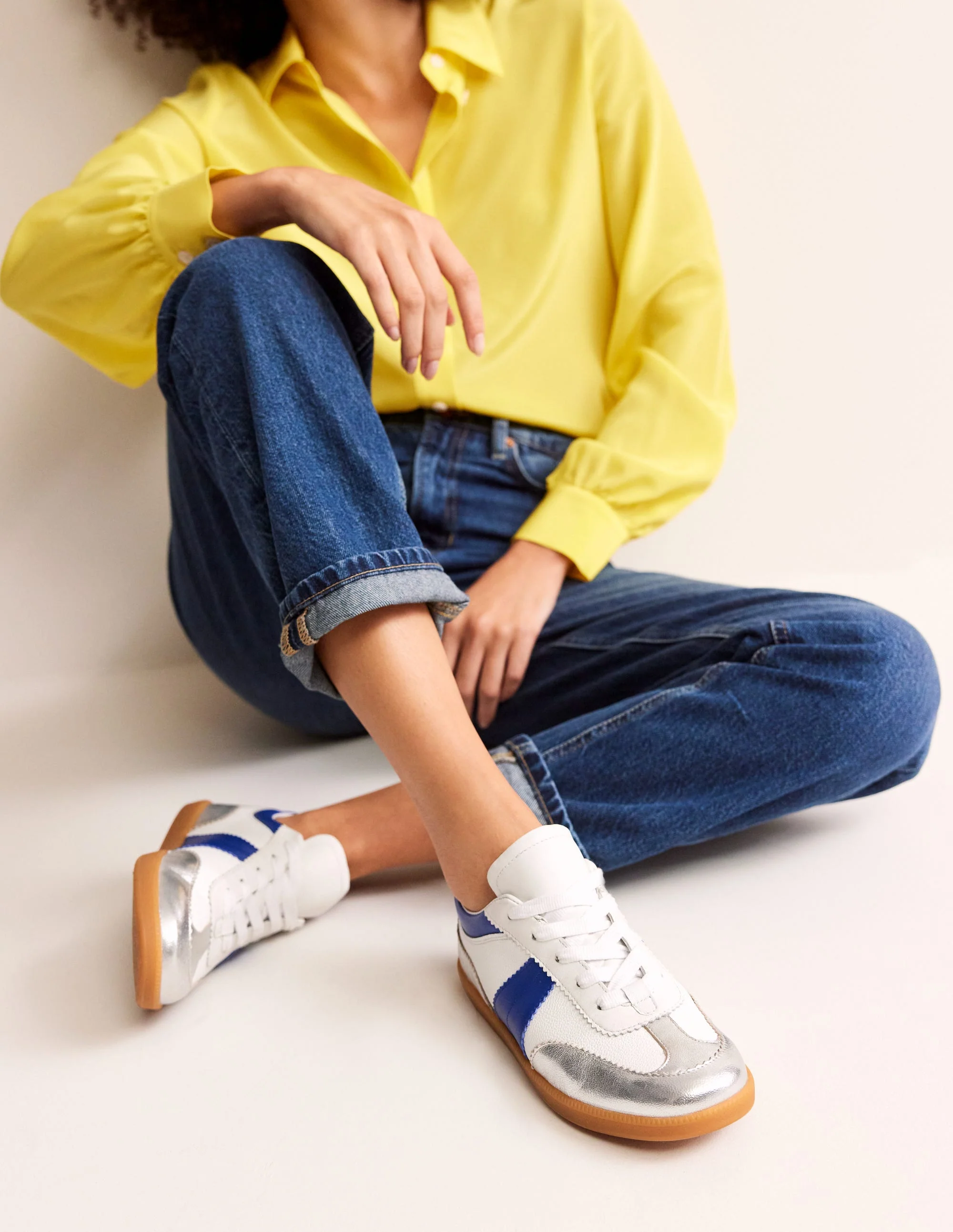 Erin Retro-Tennisschuhe-Weiß, leuchtendes Blau und Silber