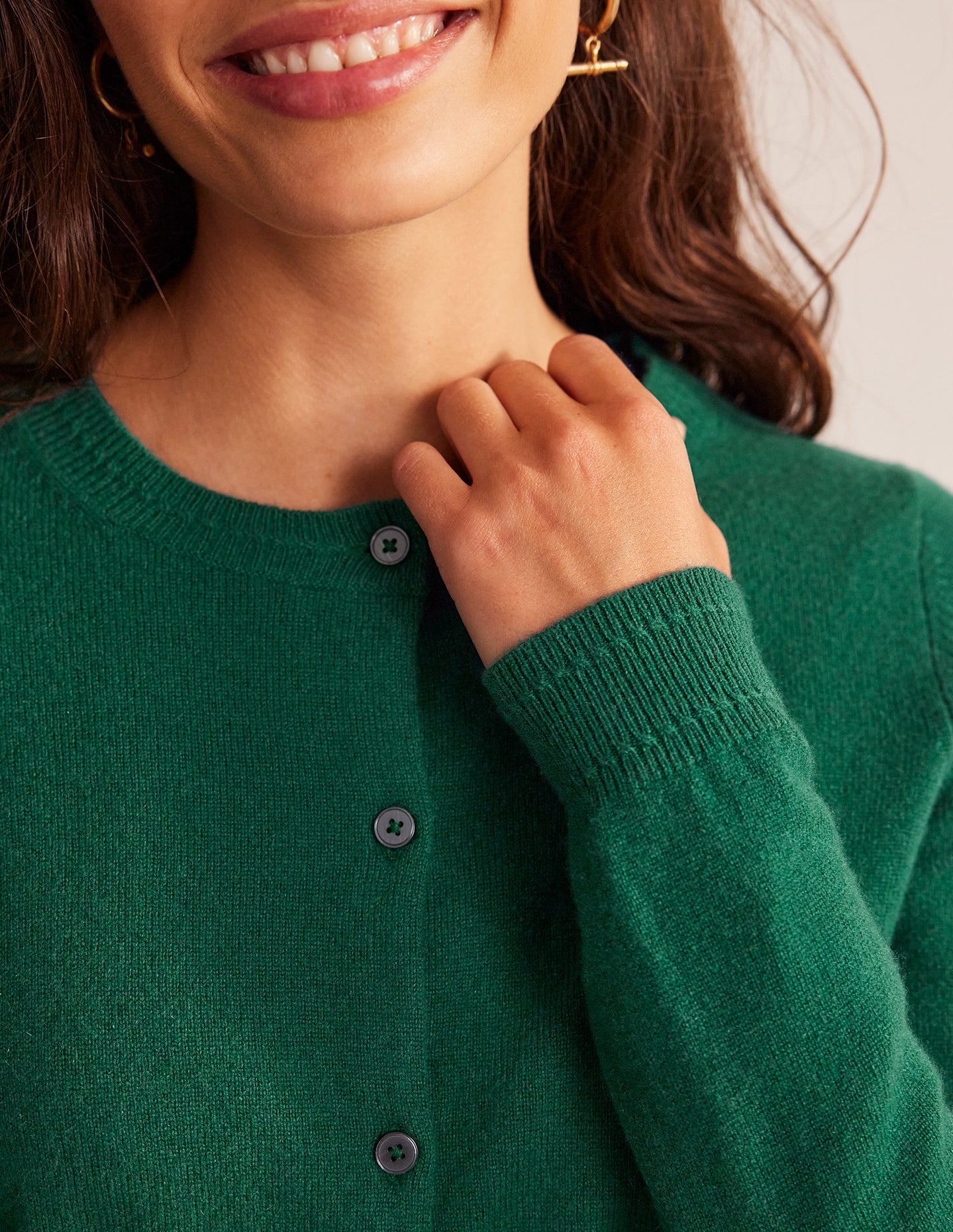 Eva Kaschmir-Strickjacke mit Rundhalsausschnitt-Dunkles Waldgrün - Image 2