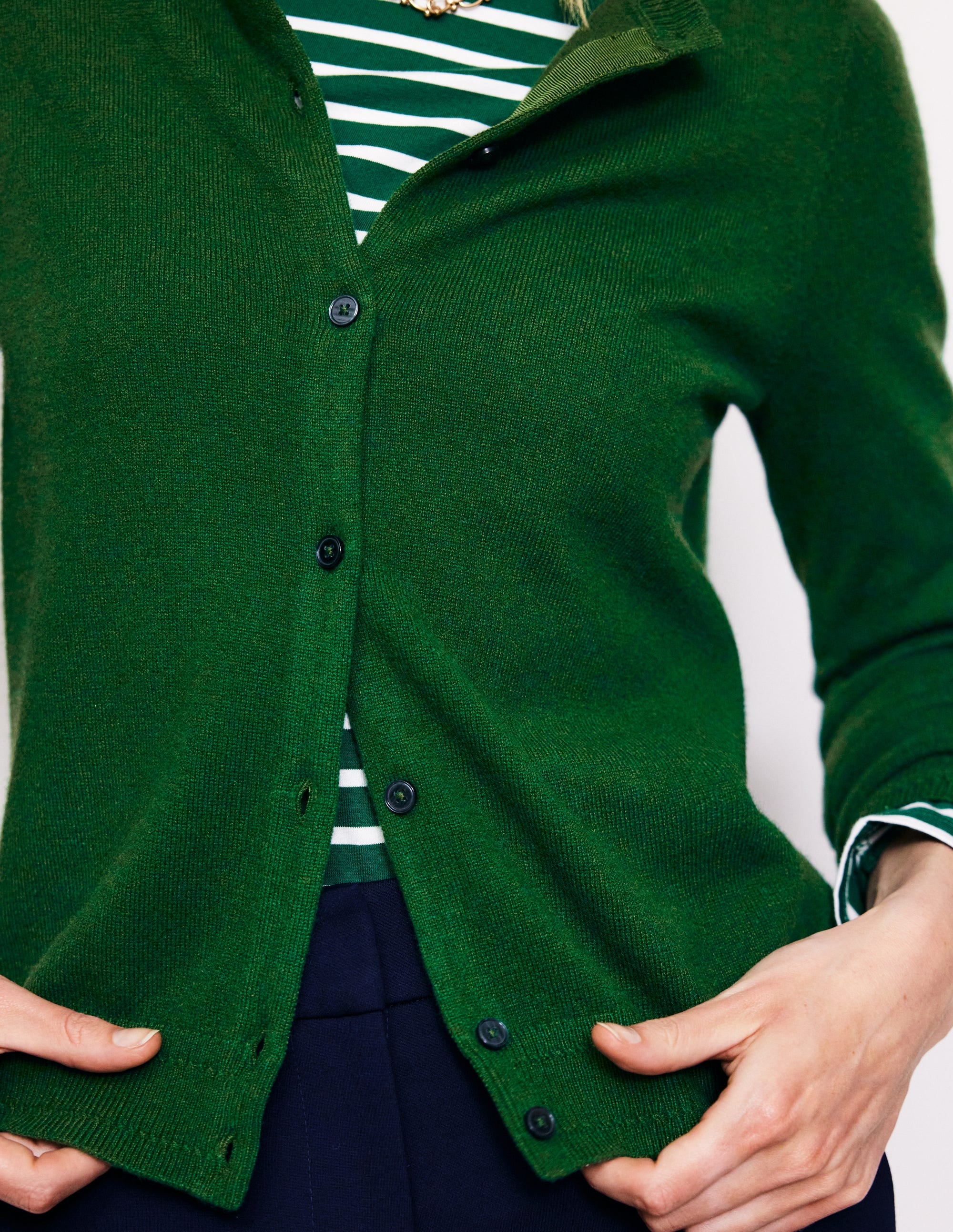 Eva Kaschmir-Strickjacke mit Rundhalsausschnitt-Kieferngrün - Image 2