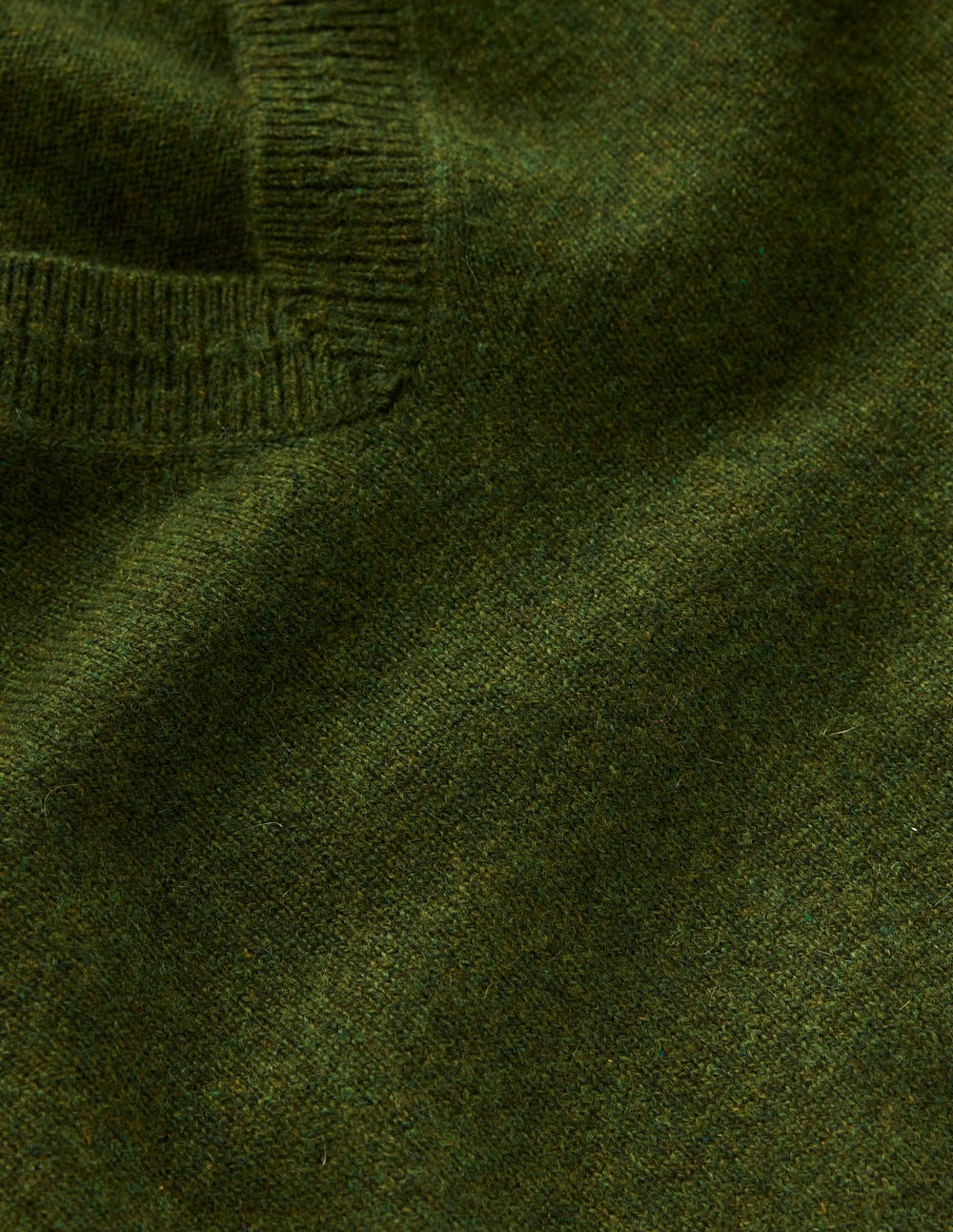 Eva Kaschmirpullover mit V-Ausschnitt-Blattgrün Meliert - Image 5