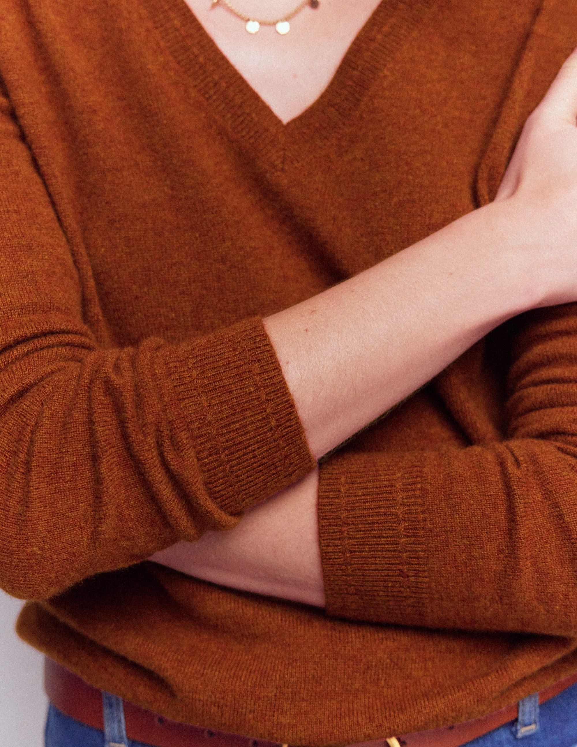 Eva Kaschmirpullover mit V-Ausschnitt-Cognac Meliert - Image 2