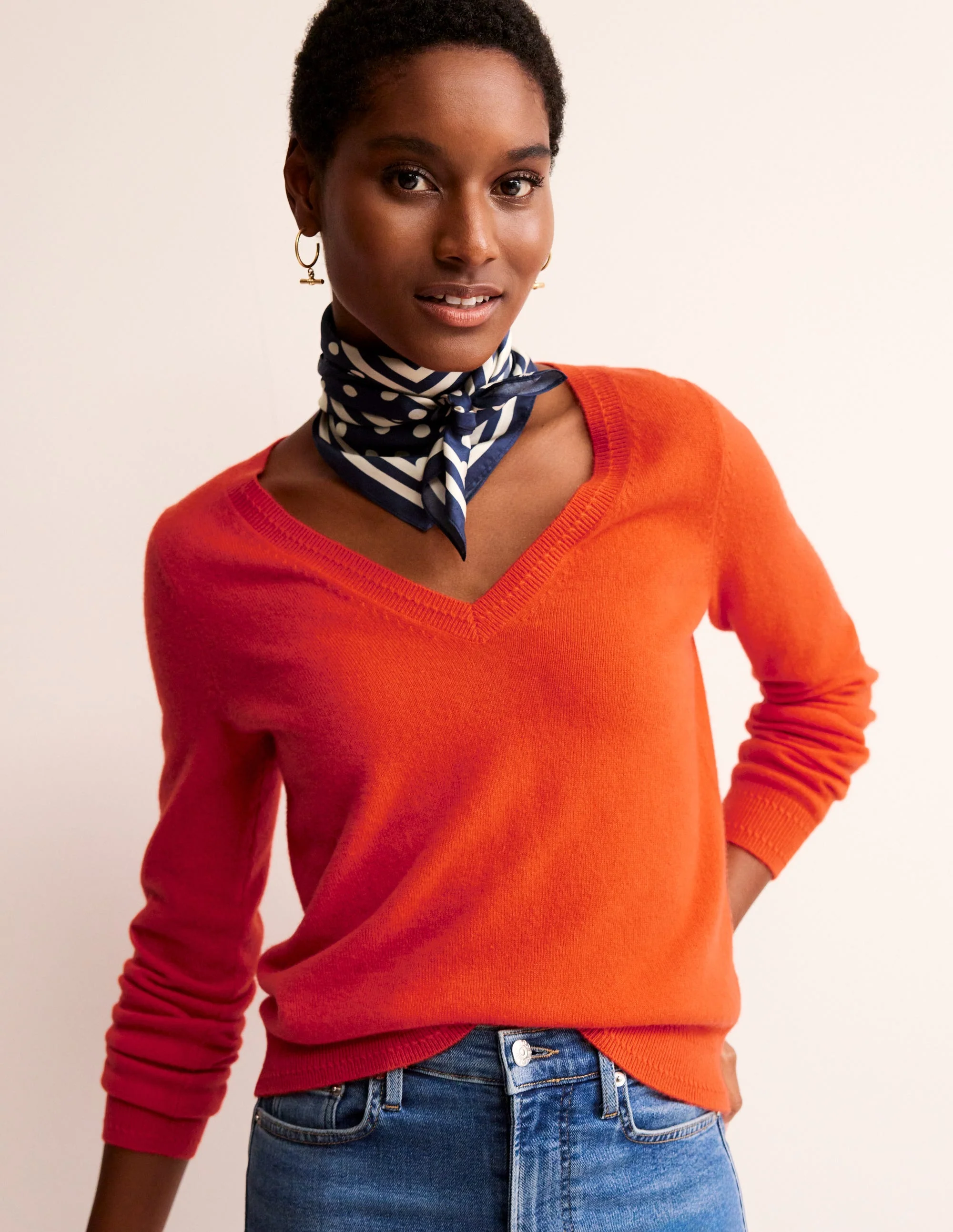 Eva Kaschmirpullover mit V-Ausschnitt-Fiesta-Orange