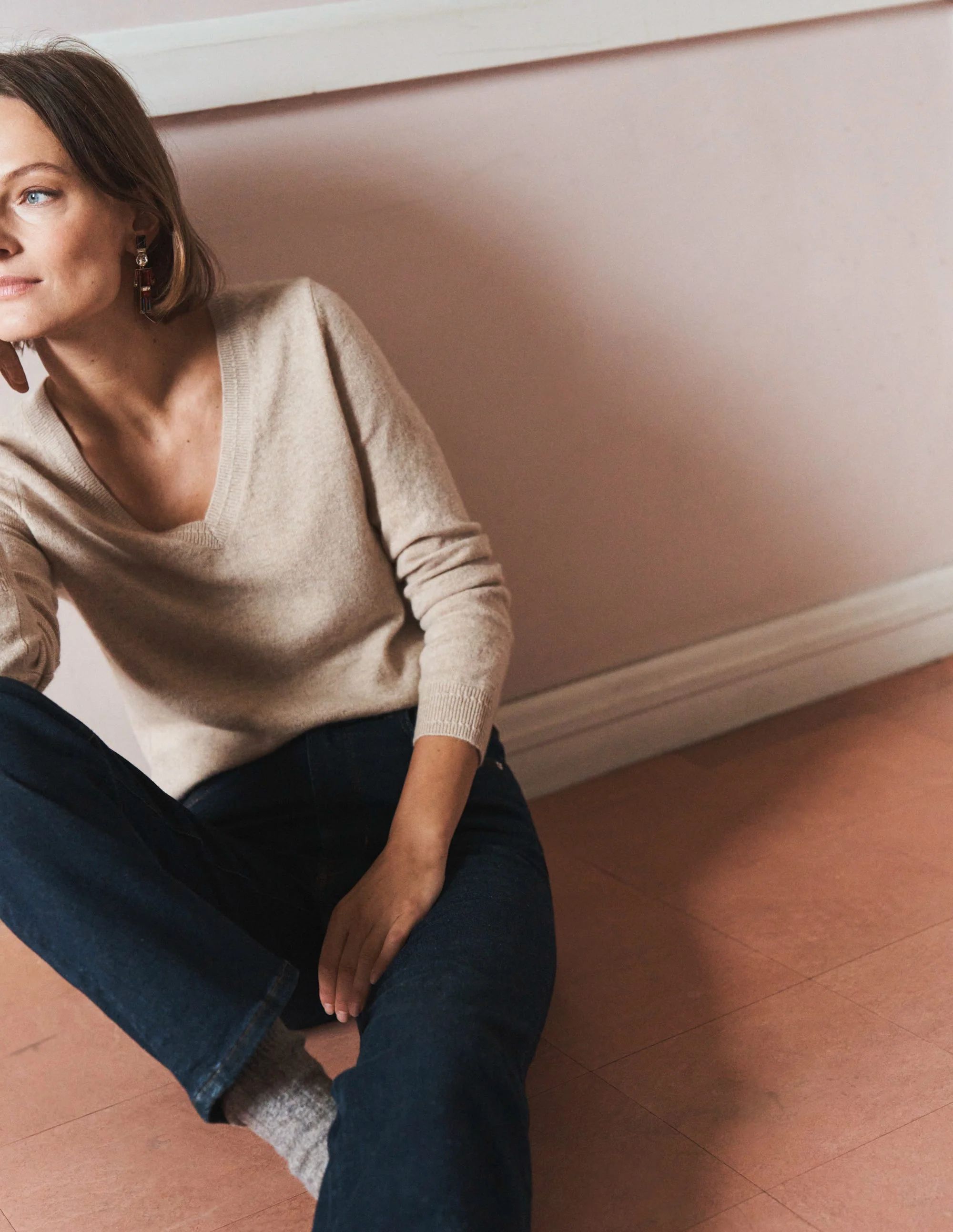 Eva Kaschmirpullover mit V-Ausschnitt-Graubraun Meliert - Image 5