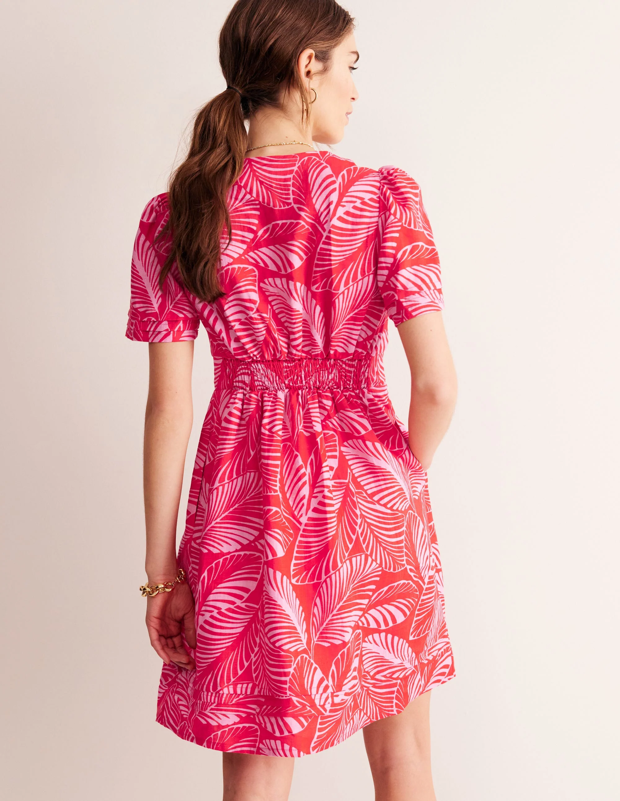 Eve Kurzes Leinenkleid-Rubicondo, Calathea-Blatt - Image 3