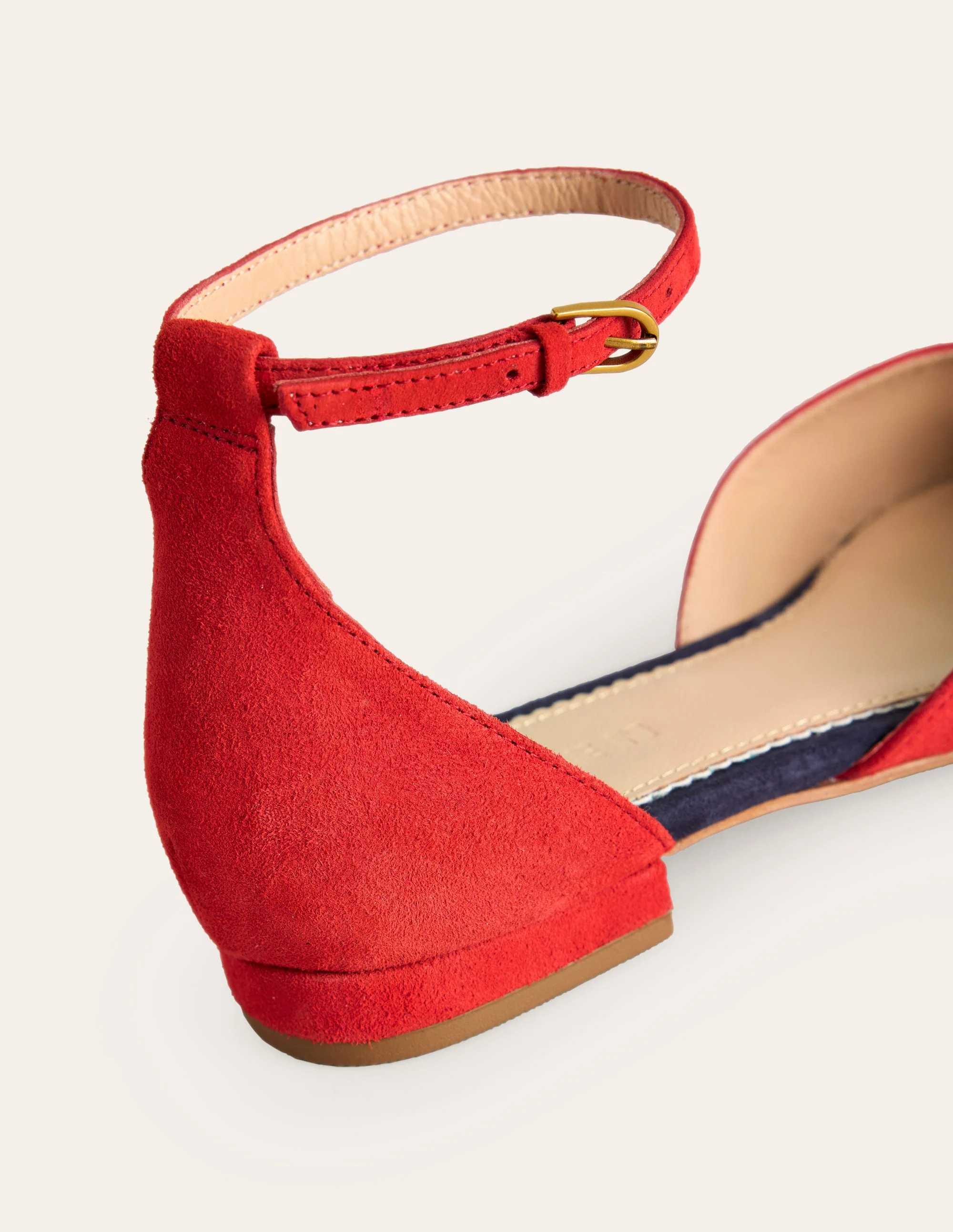 Flache Ballerina-Pumps mit Knöchelriemen-Briefkastenrot Wildleder - Image 4