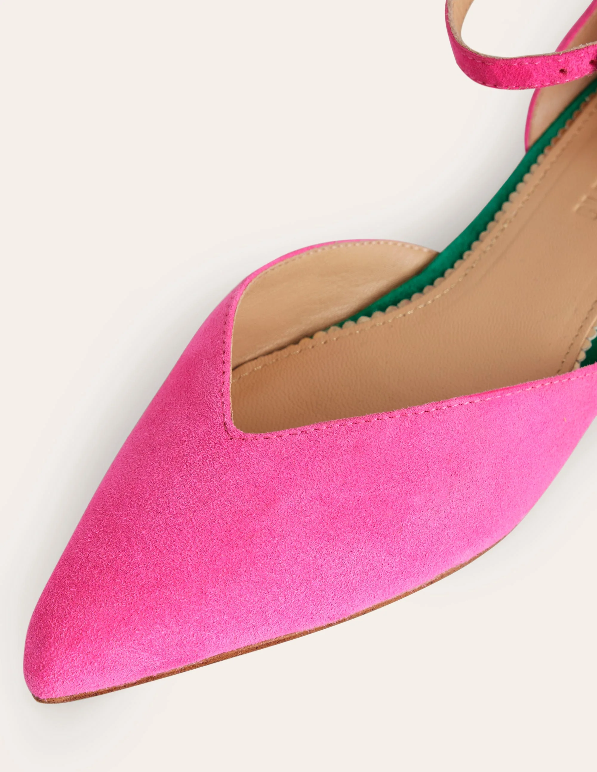 Flache Ballerina-Pumps mit Knöchelriemen-Festivalrosa Wildleder - Image 4