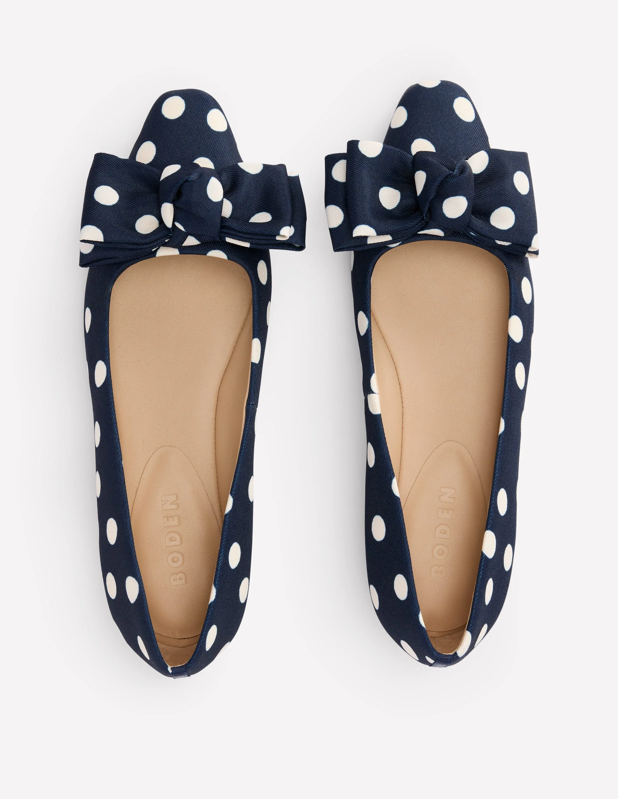 Flache Ballerinas mit geformter Spitze-Französisches Marineblau, Abstrakte Punkte - Image 5